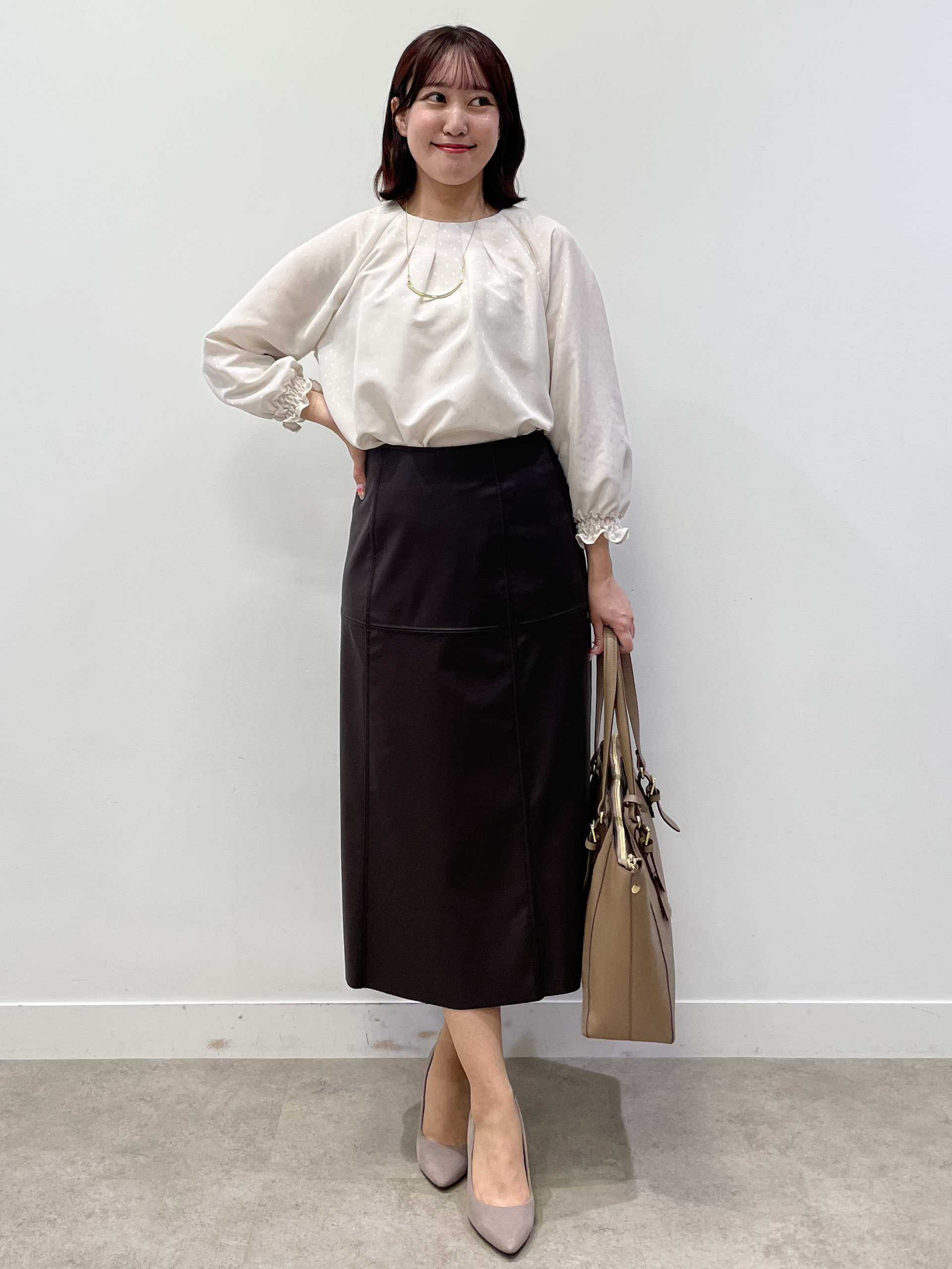 yukariさんの「Reflect｜タックデザイン ラグランスリーブブラウス」を使ったコーディネート