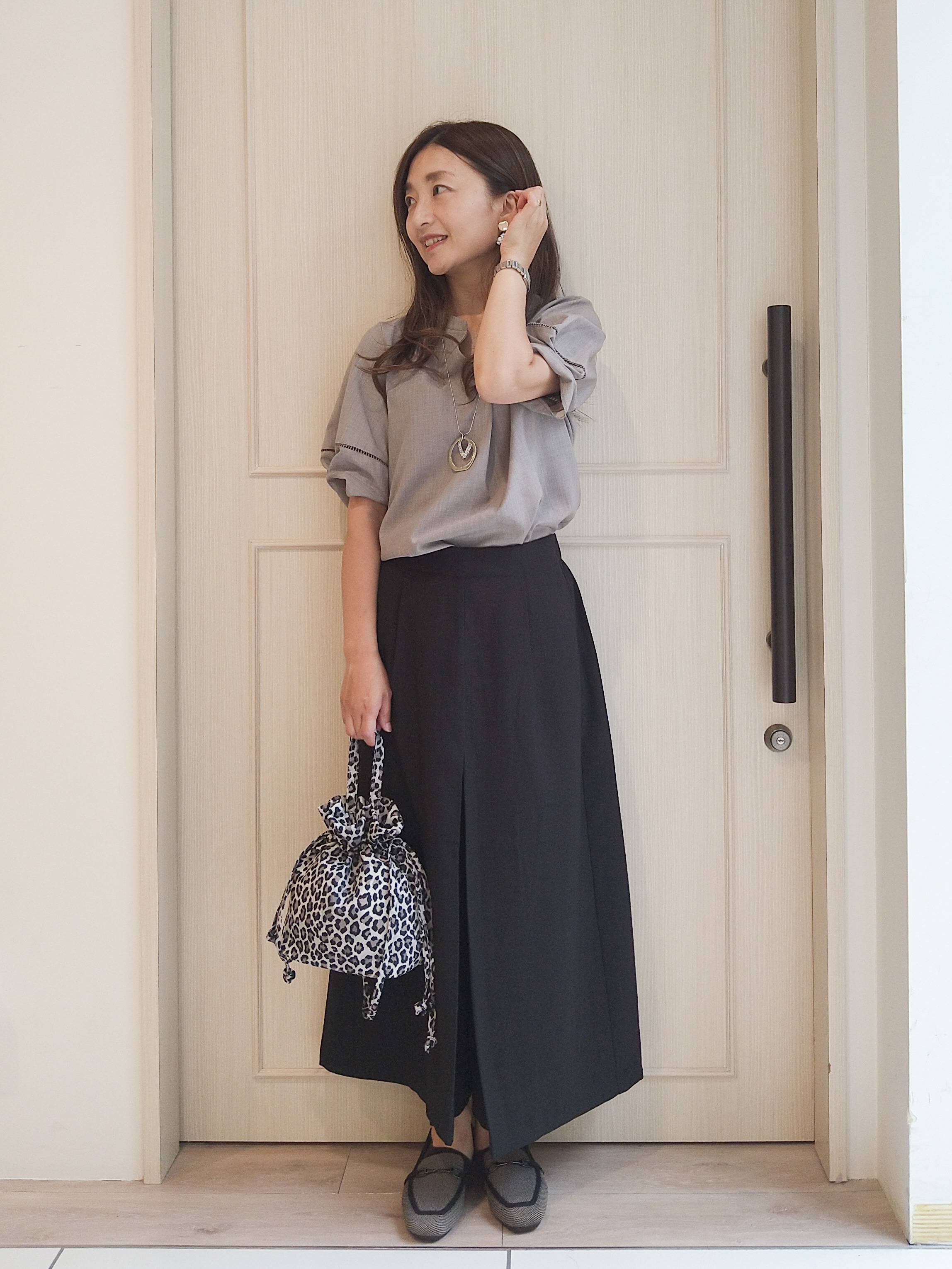mi-saさんの「SHOO･LA･RUE｜【洗濯後しわになりにくい/インせずきまる】シンプルだけど女性らしい 麻調スキッパーブラウス」を使ったコーディネート