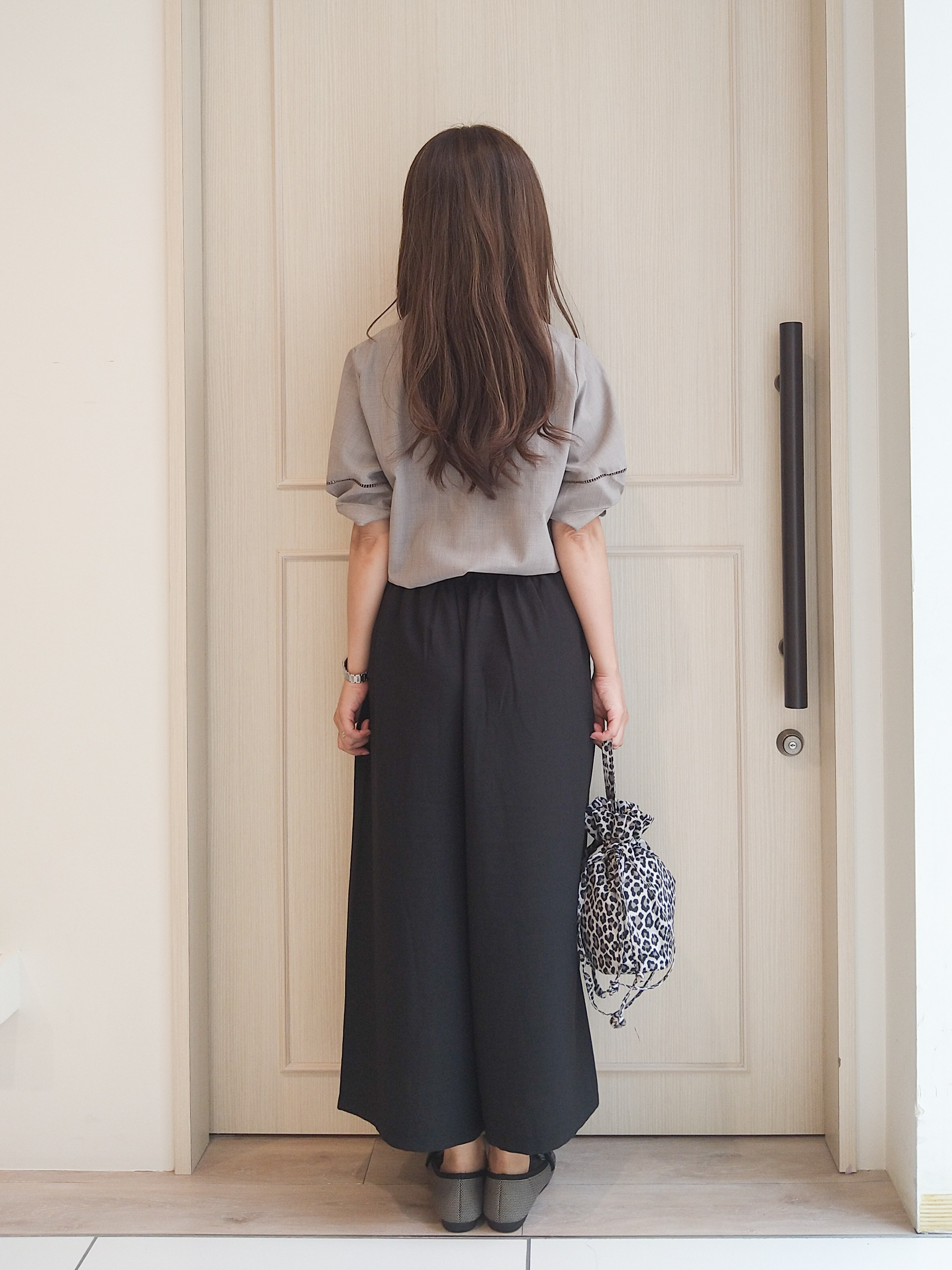mi-saさんの「SHOO･LA･RUE｜【洗濯後しわになりにくい/インせずきまる】シンプルだけど女性らしい 麻調スキッパーブラウス」を使ったコーディネート