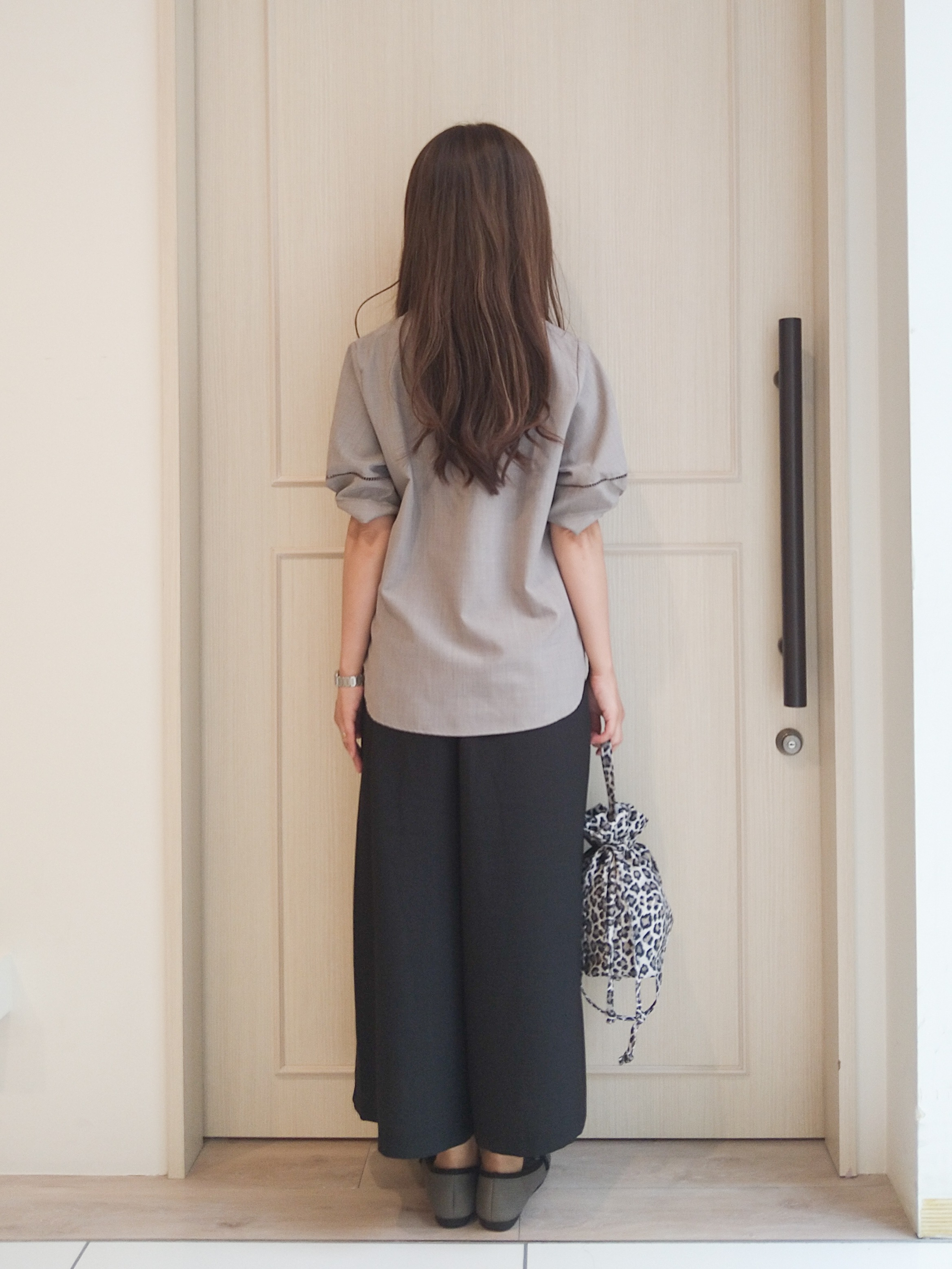 mi-saさんの「SHOO･LA･RUE｜【洗濯後しわになりにくい/インせずきまる】シンプルだけど女性らしい 麻調スキッパーブラウス」を使ったコーディネート