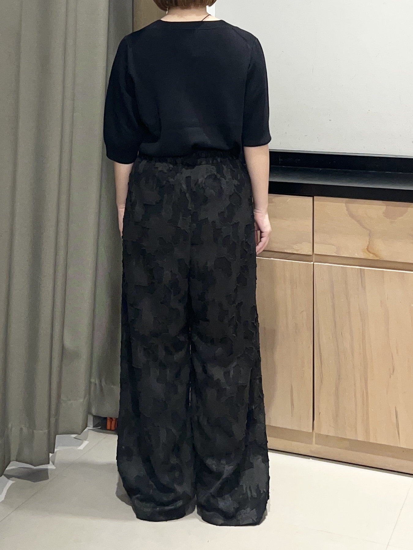 かのさんの「THE SHOP TK｜【秋始めにちょうどいい/毛玉防止】すっきりVネック秋色6分袖ニット」を使ったコーディネート