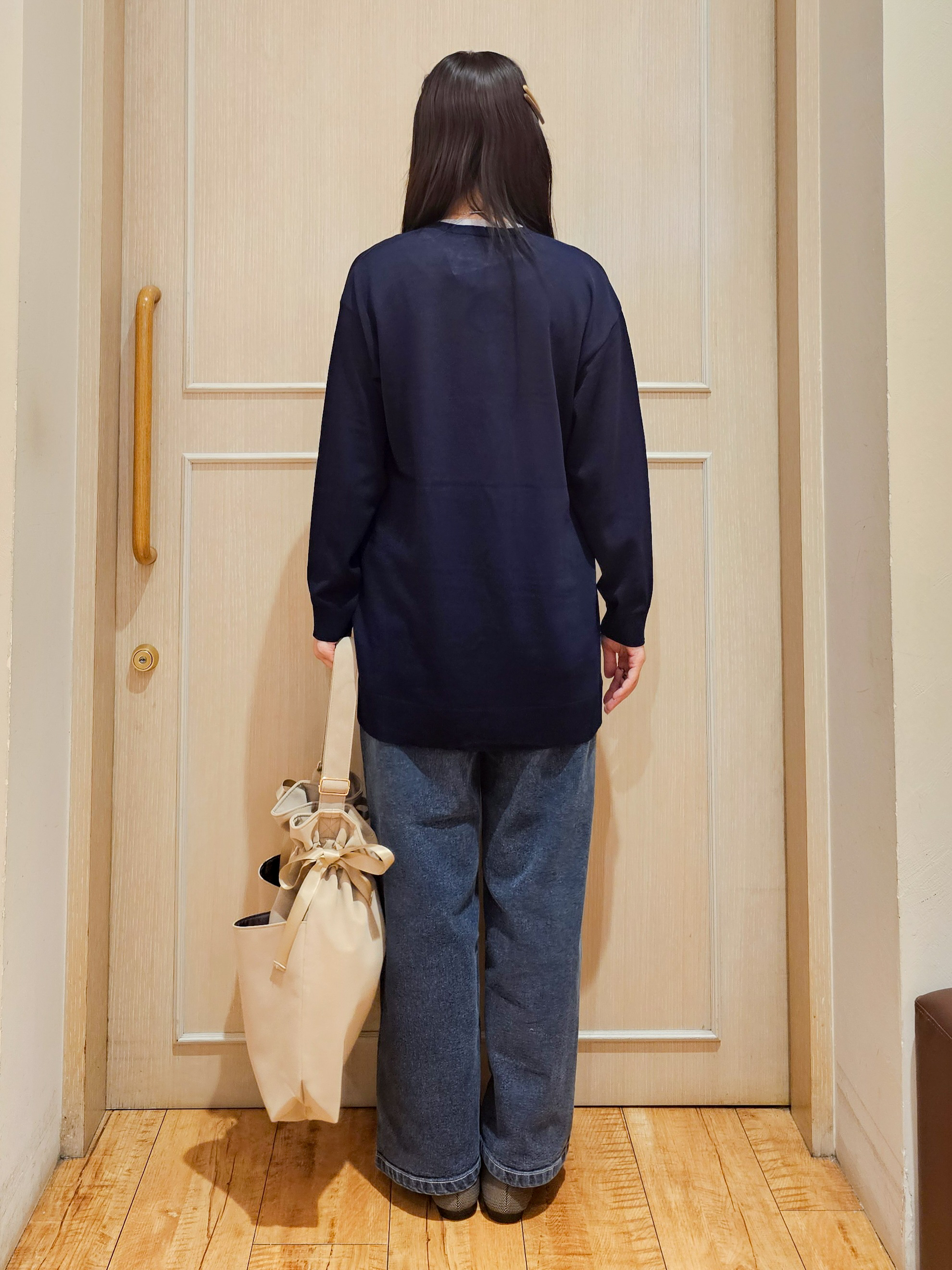 ゆゆさんの「SHOO･LA･RUE｜【お袖丈選べる/UV/毛玉になりにくい】目を引く配色デザイン ボタンレスミドルカーディガン」を使ったコーディネート