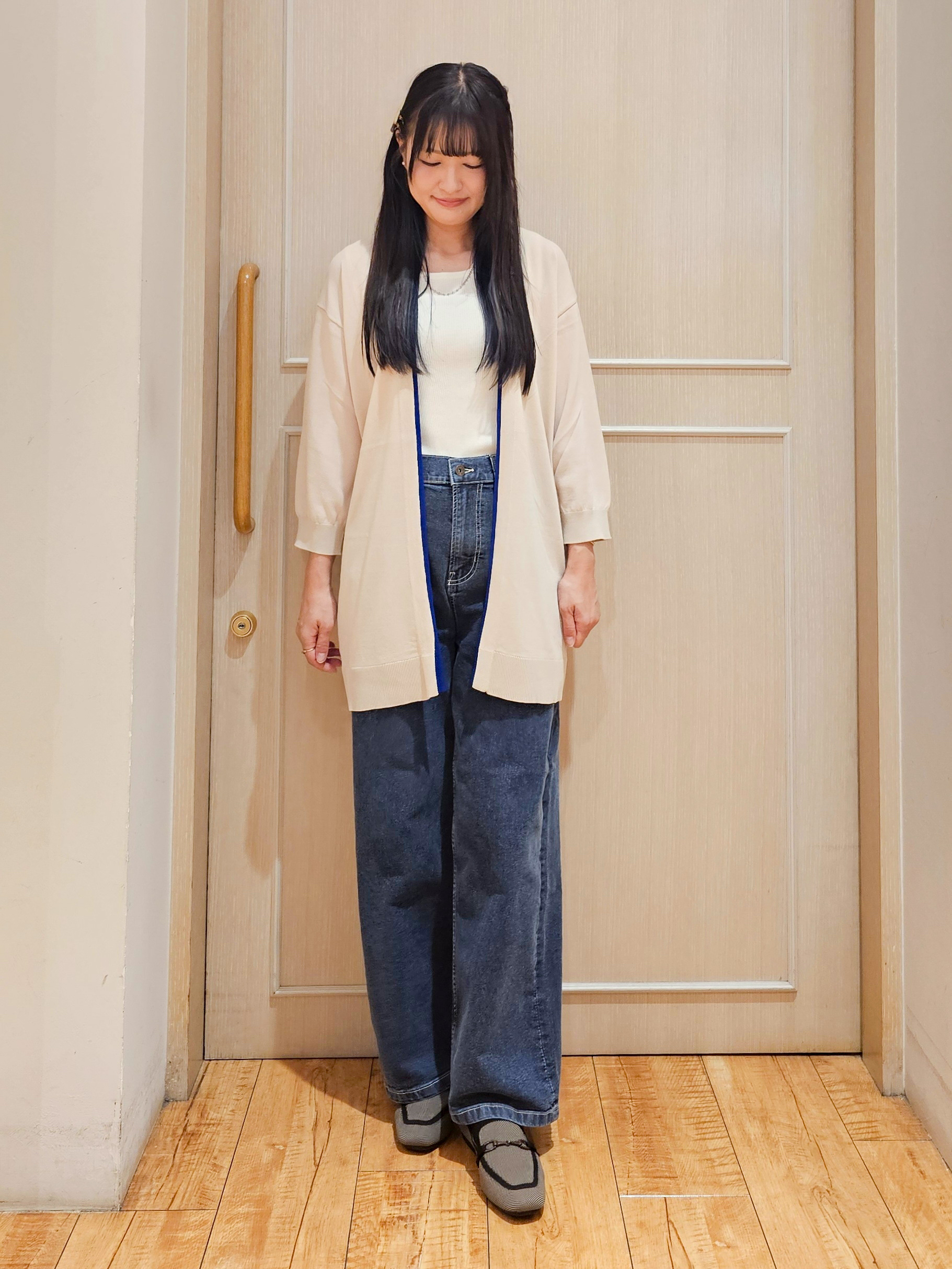 ゆゆさんの「SHOO･LA･RUE｜【お袖丈選べる/UV/毛玉になりにくい】目を引く配色デザイン ボタンレスミドルカーディガン」を使ったコーディネート