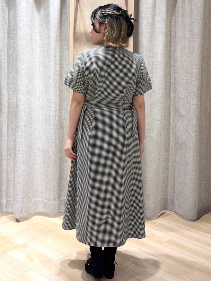 𝐦𝐢𝐨 さんの「grove｜【低身長さんも選べる着丈/UV・シワになりにくいetc】涼やかさも、きちんとも叶うワンピース」を使ったコーディネート