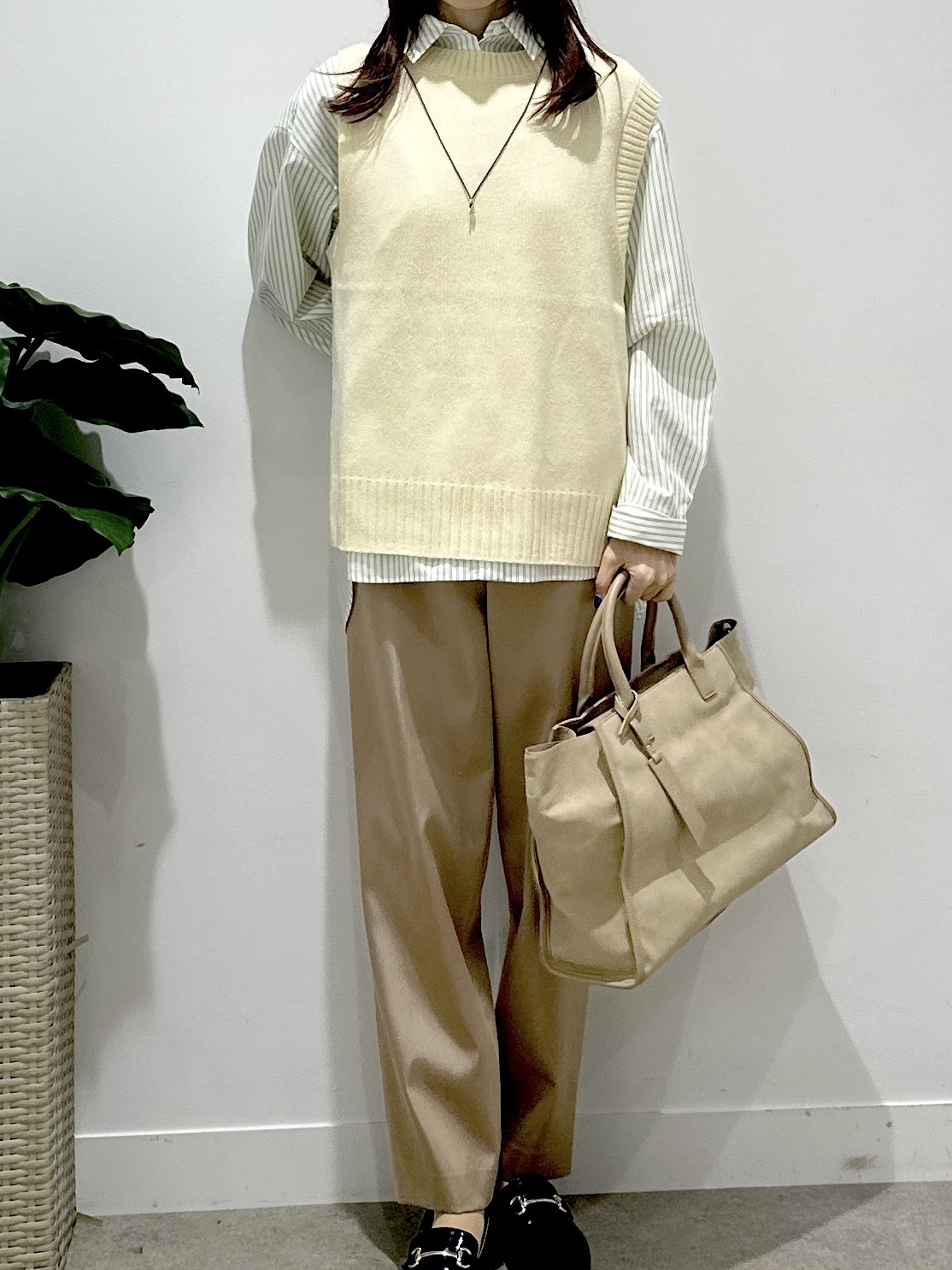 Miwaさんの「UNTITLED｜【5色展開/手洗い可】ローシルクウールニットベスト」を使ったコーディネート