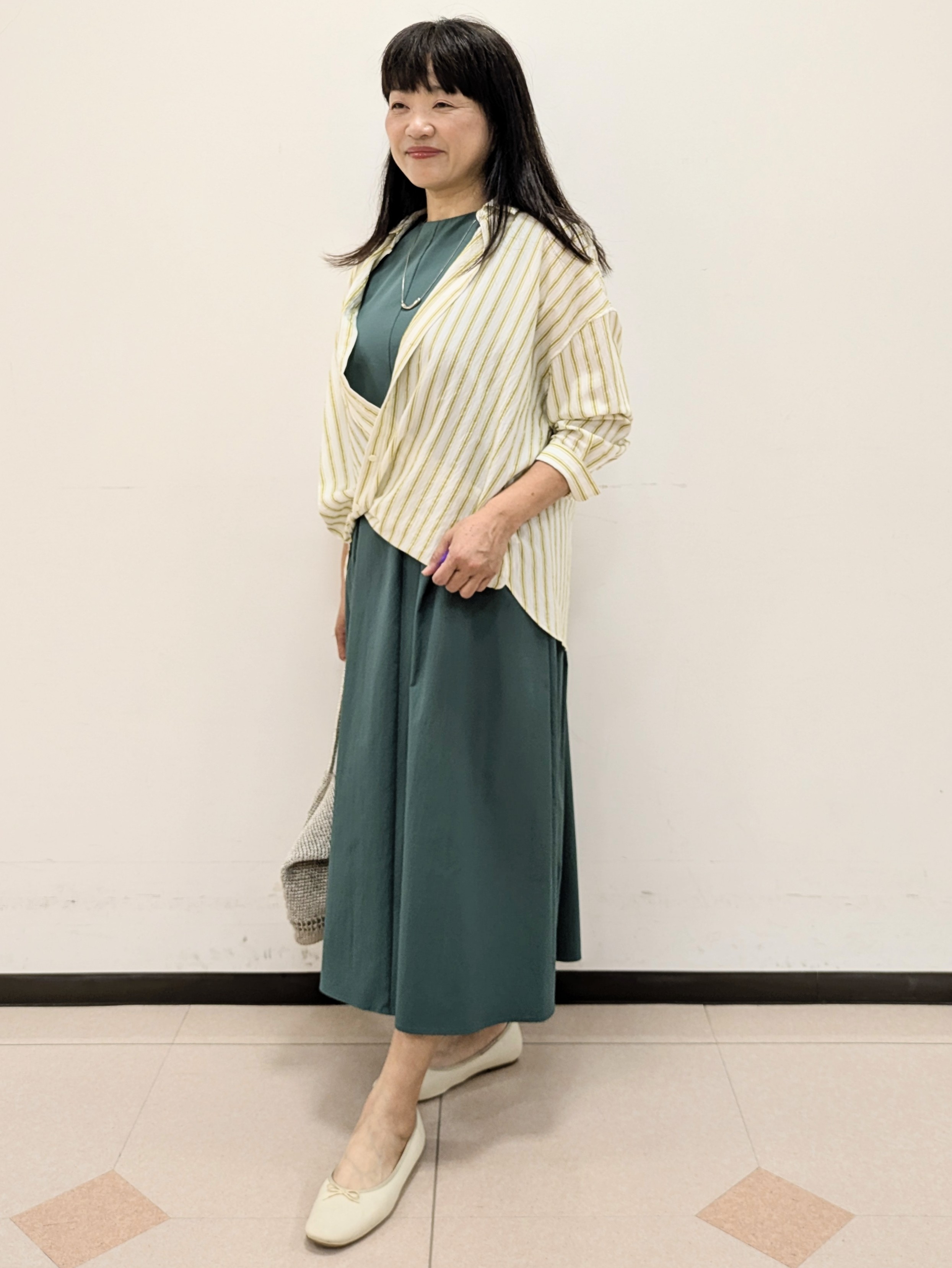 ともさんの「UNTITLED｜【秋映え/羽織り】ストライプシャツ」を使ったコーディネート