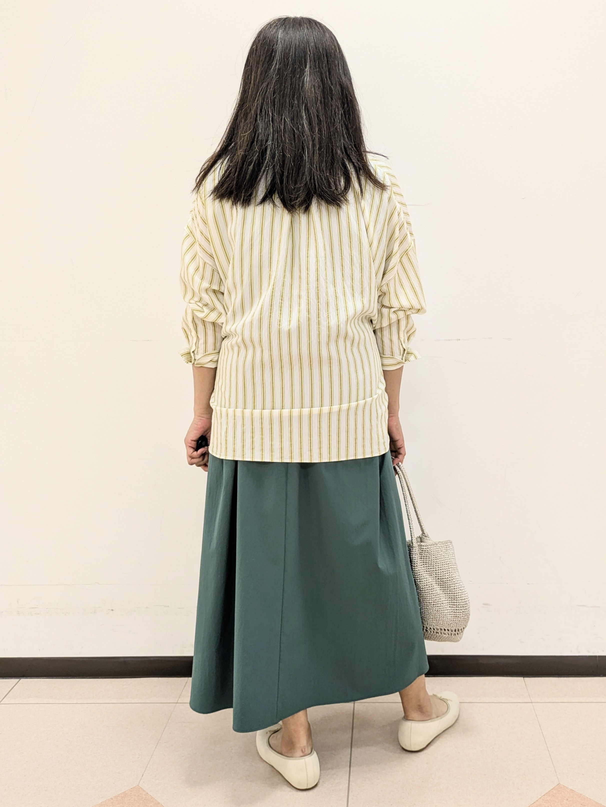 ともさんの「UNTITLED｜【秋映え/羽織り】ストライプシャツ」を使ったコーディネート
