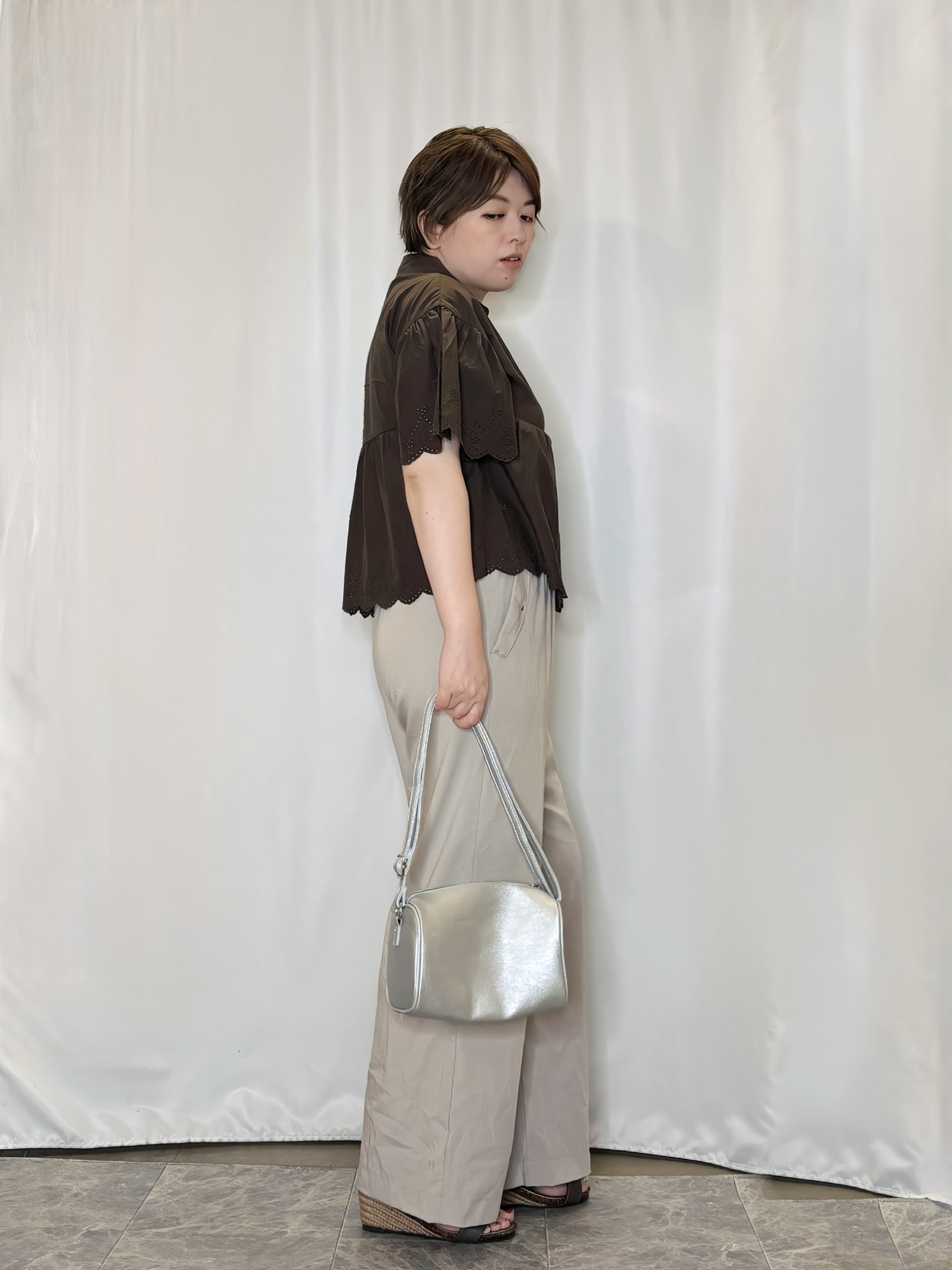 たみさんの「SHOO･LA･RUE｜【洗濯機可/綿100％/体型カバー】刺繍レースがこなれ見え 二の腕が隠せる ペプラムブラウス」を使ったコーディネート