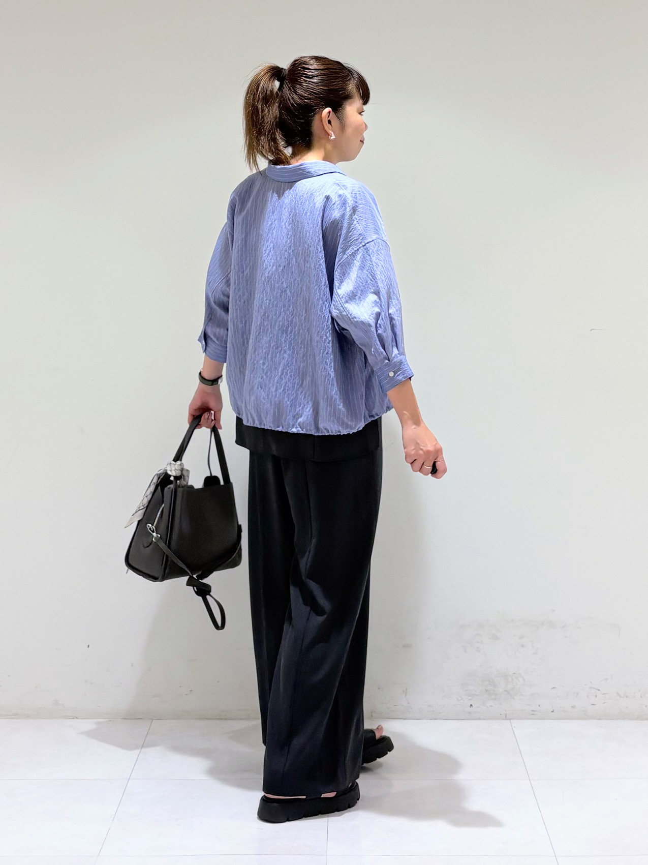 tsuyuさんの「INDIVI｜【2柄展開】柄デザインスカーフ」を使ったコーディネート