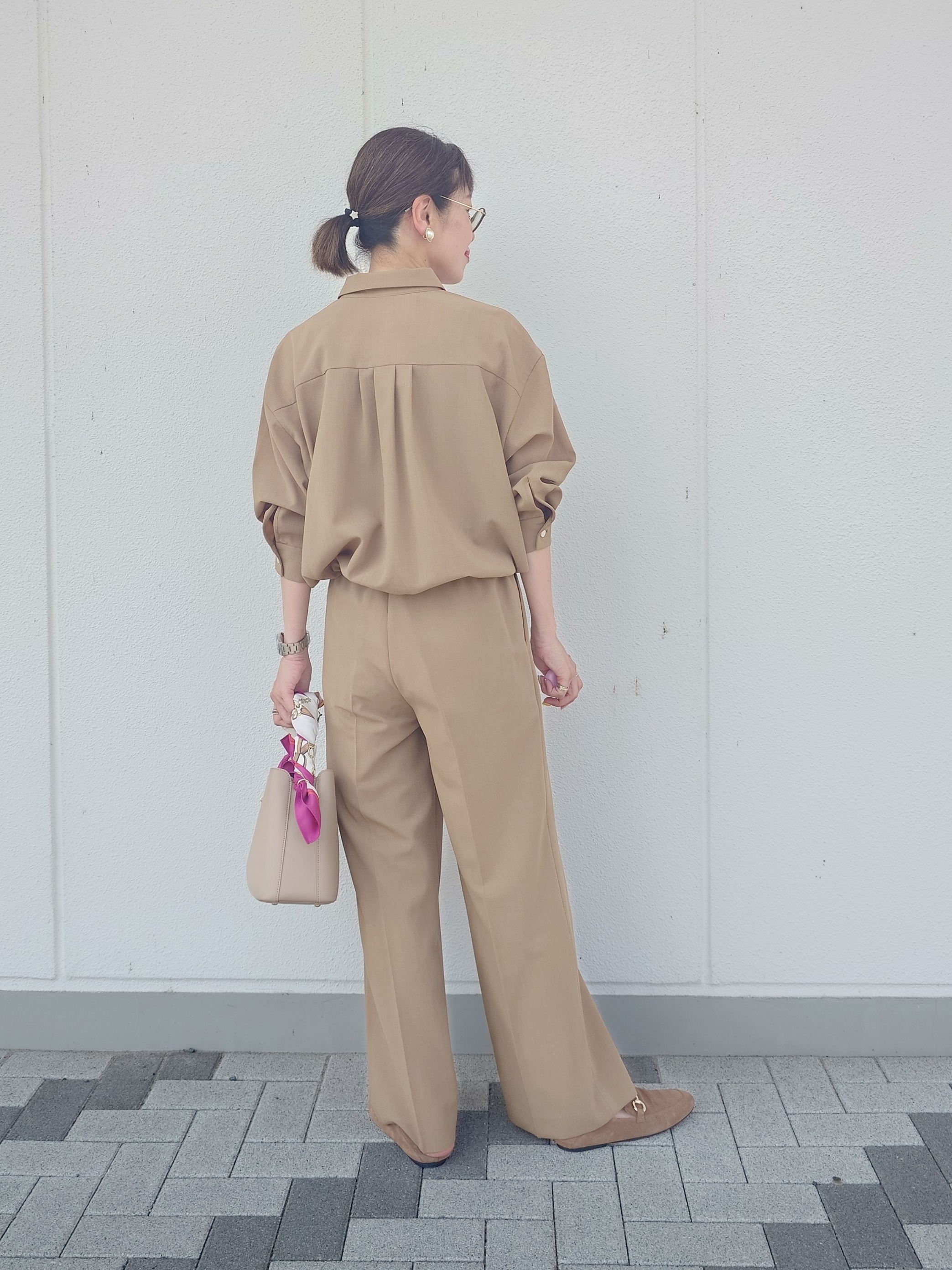 MUTSUKOさんの「UNTITLED｜【秋羽織り/セットアップ可/UVカット】エアリークールドロストシャツ」を使ったコーディネート