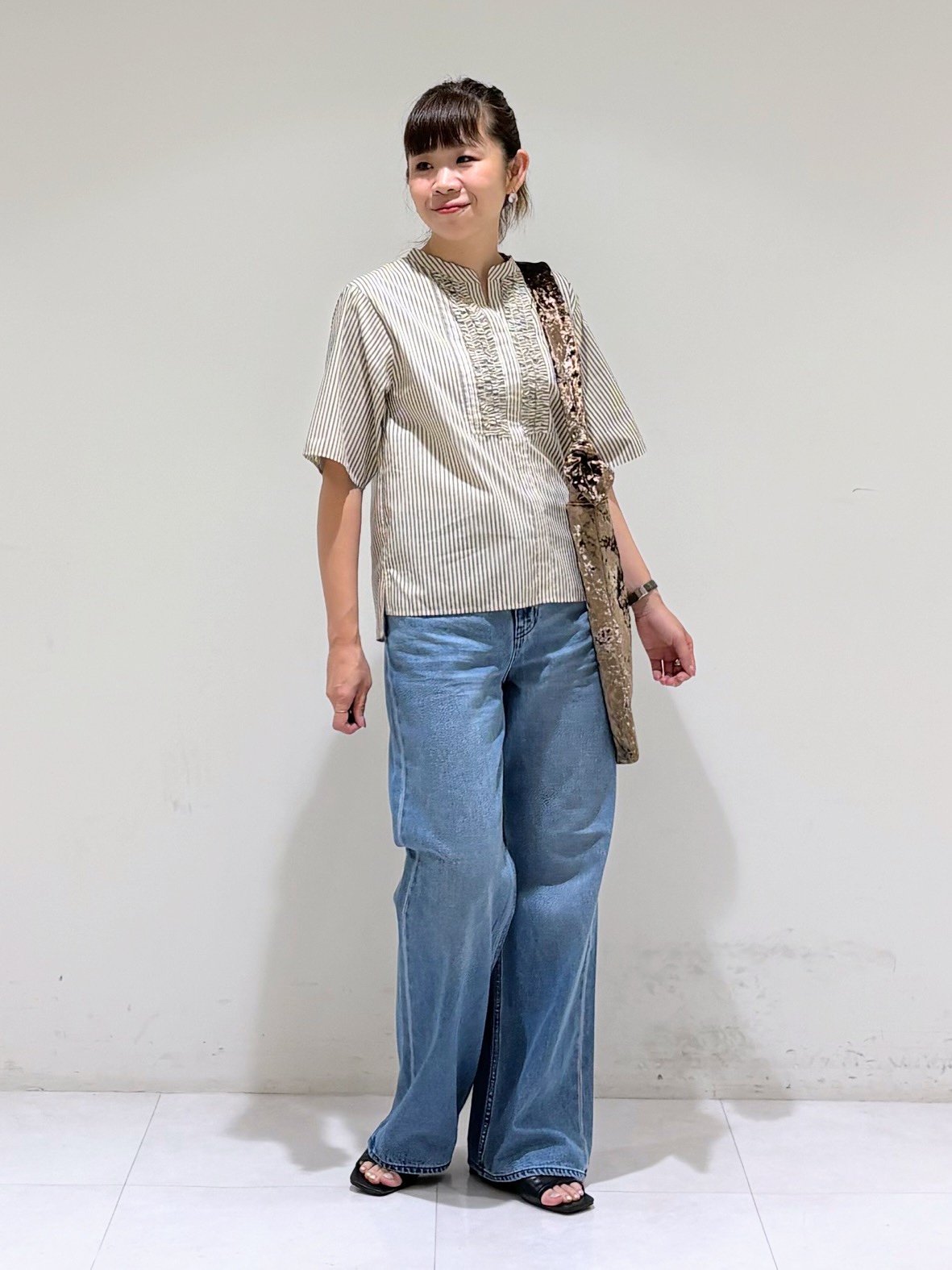 tsuyuさんの「INDIVI｜【A4サイズ対応／長さ調整可能】クラッシュベロア ショルダーバッグ」を使ったコーディネート