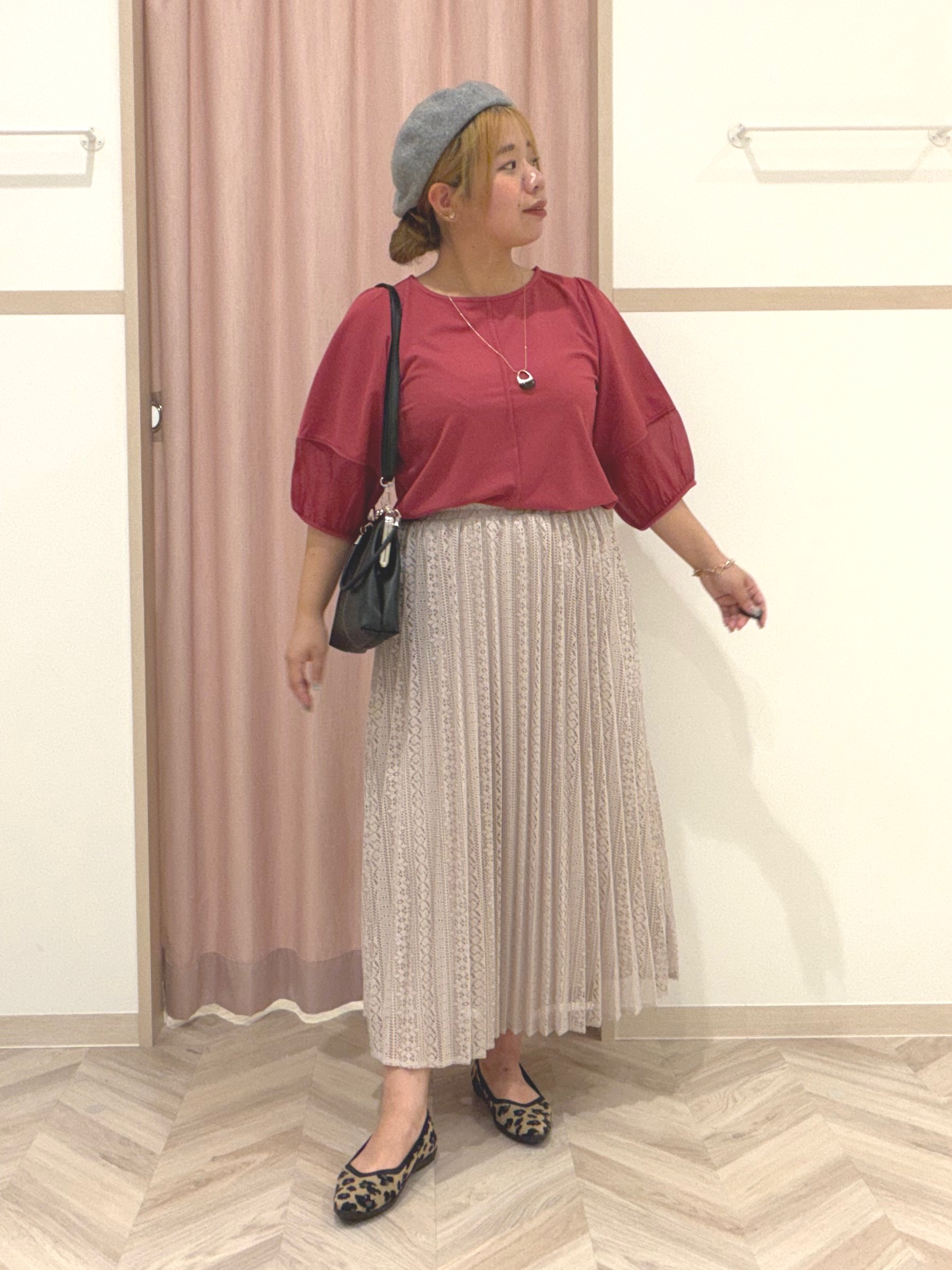 まちゃんなちゃんさんの「SHOO･LA･RUE｜【洗濯機可/S-LL】ほんのり透ける 大人のお袖シアー切り替え　ラウンドネックプルオーバー」を使ったコーディネート