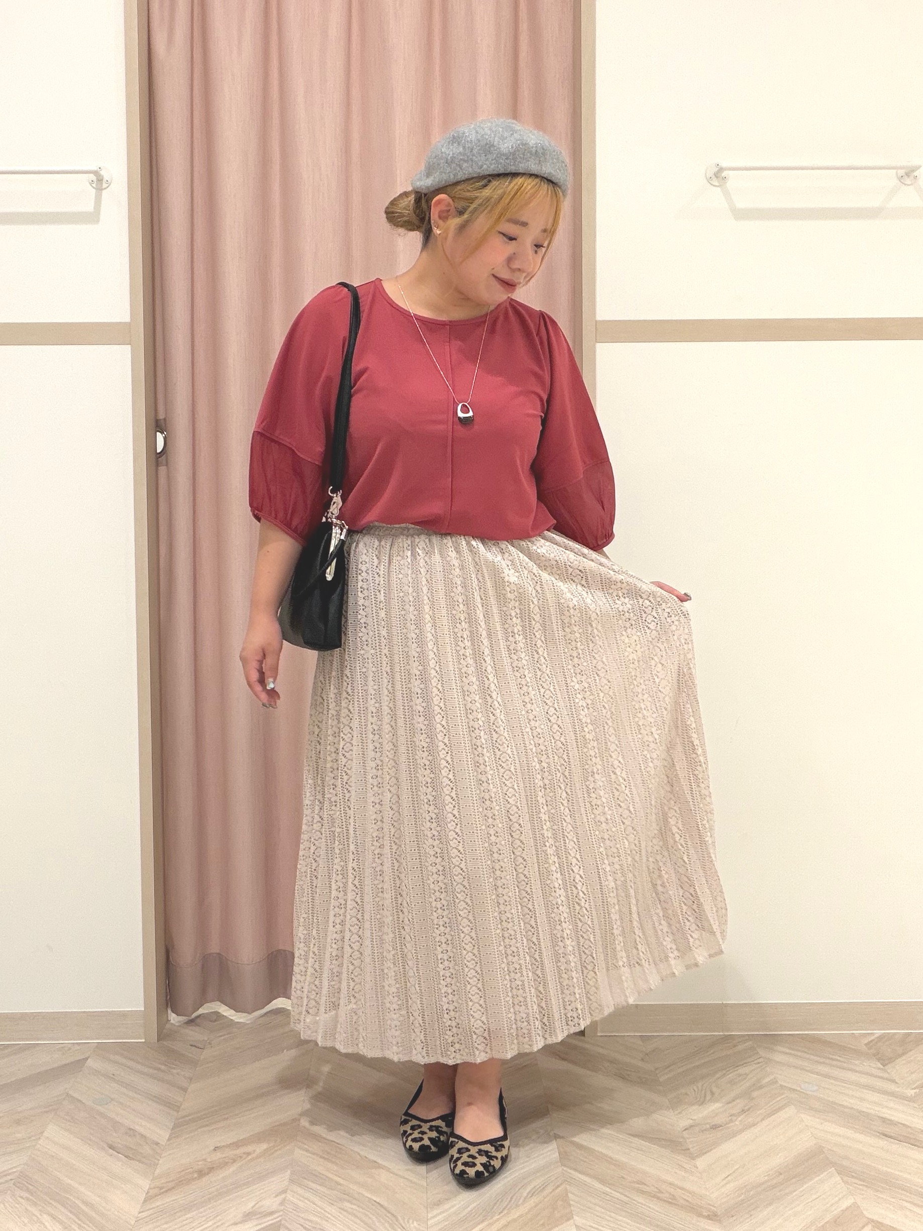 まちゃんなちゃんさんの「SHOO･LA･RUE｜【洗濯機可/S-LL】ほんのり透ける 大人のお袖シアー切り替え　ラウンドネックプルオーバー」を使ったコーディネート