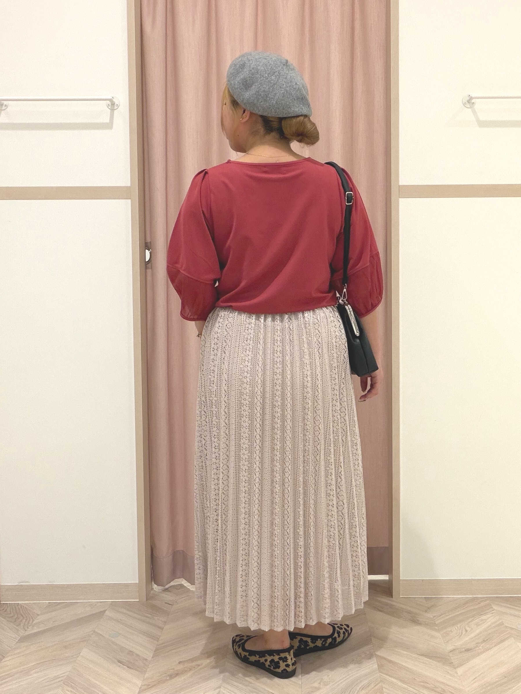 まちゃんなちゃんさんの「SHOO･LA･RUE｜【洗濯機可/S-LL】ほんのり透ける 大人のお袖シアー切り替え　ラウンドネックプルオーバー」を使ったコーディネート
