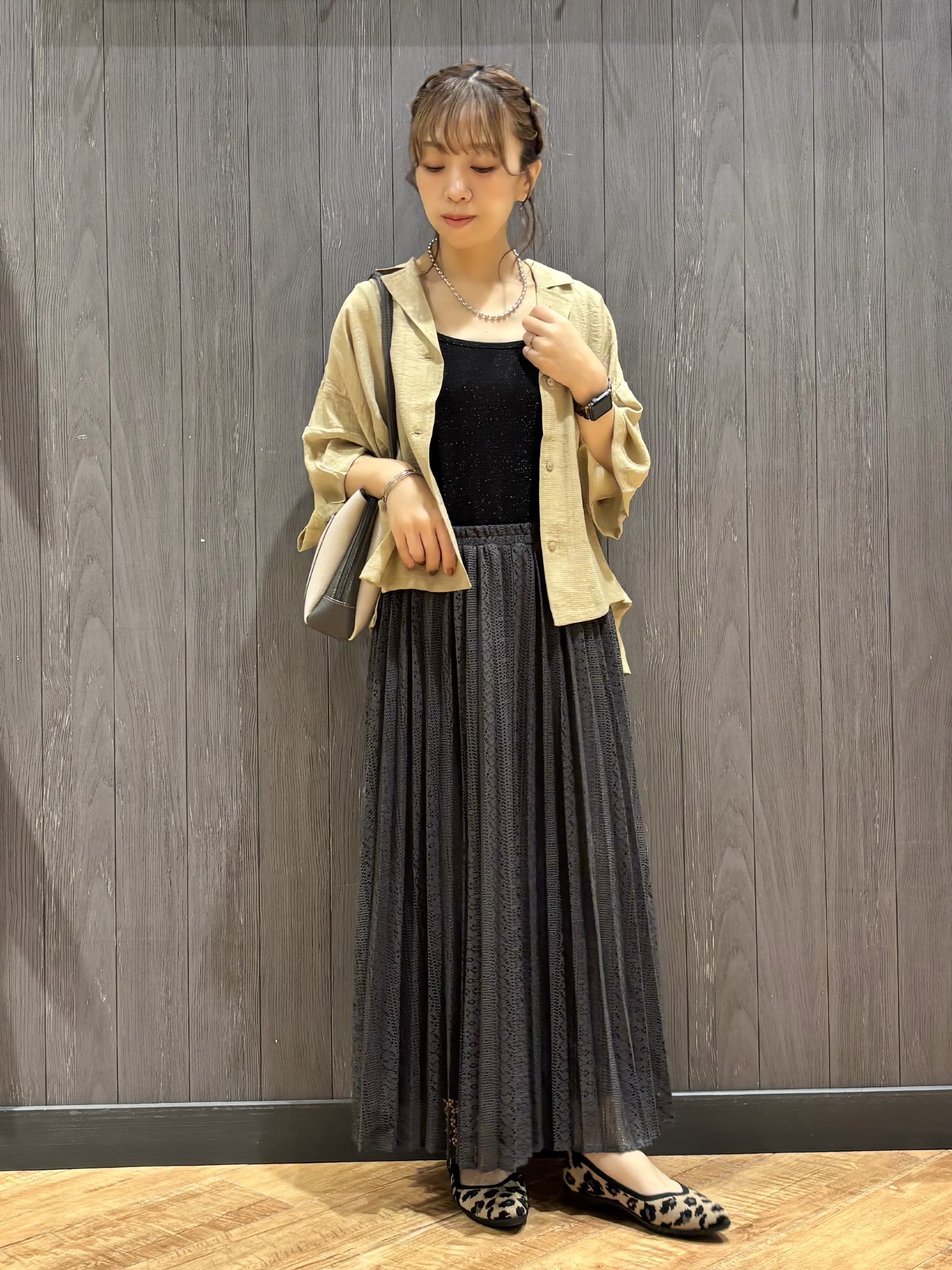 meiさんの「SHOO･LA･RUE｜【S-LL/5分袖/洗濯機可】程よい透け感 ポケット付きシャツ」を使ったコーディネート