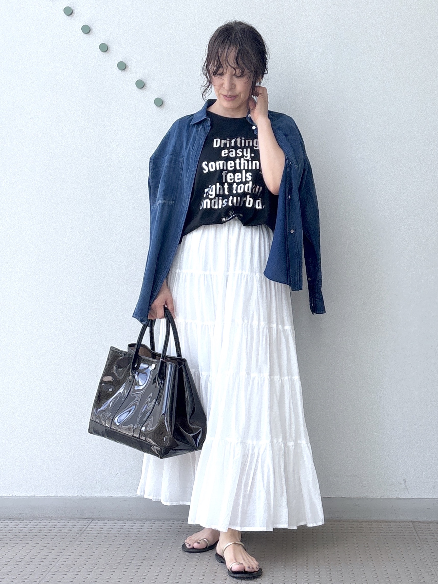 kawamuraさんの「DRESSTERIOR｜◆【箔ロゴ】箔プリントドルマンスリーブ Tシャツ」を使ったコーディネート