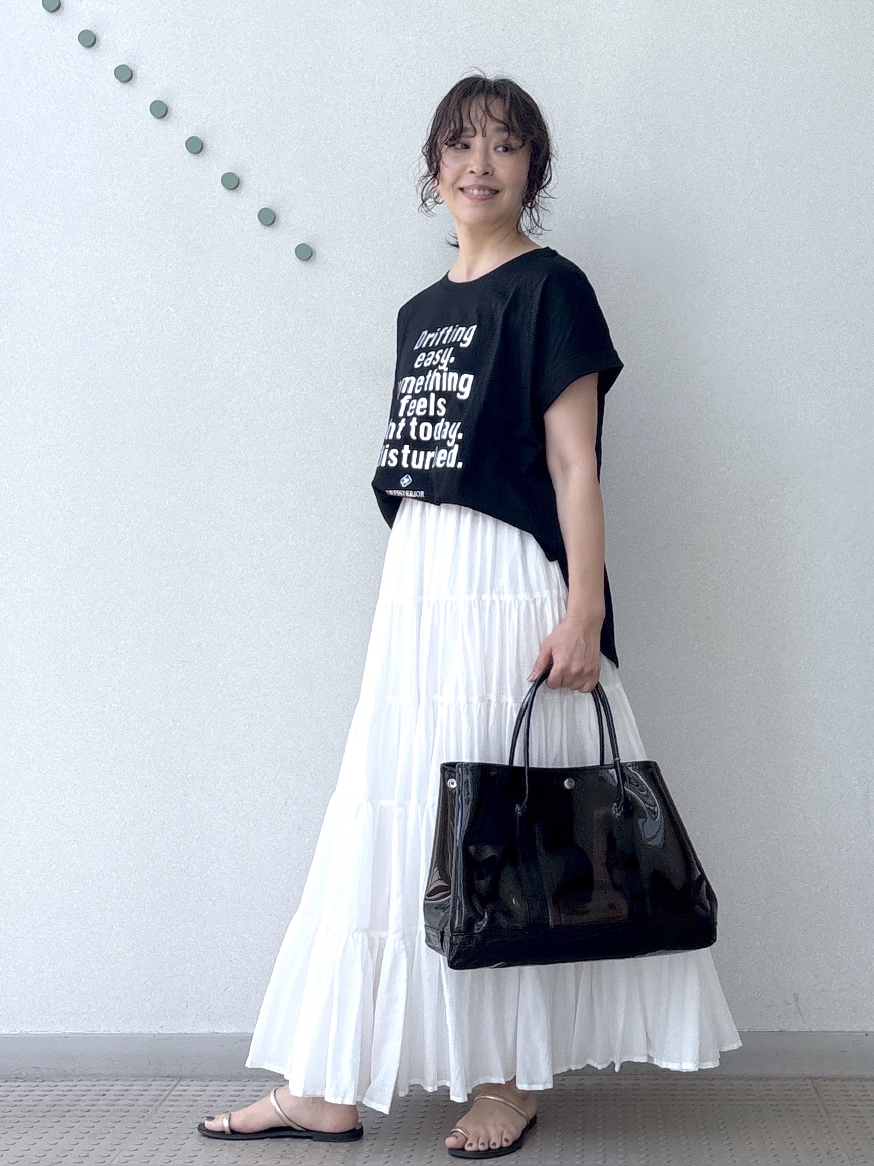 kawamuraさんの「DRESSTERIOR｜◆【箔ロゴ】箔プリントドルマンスリーブ Tシャツ」を使ったコーディネート