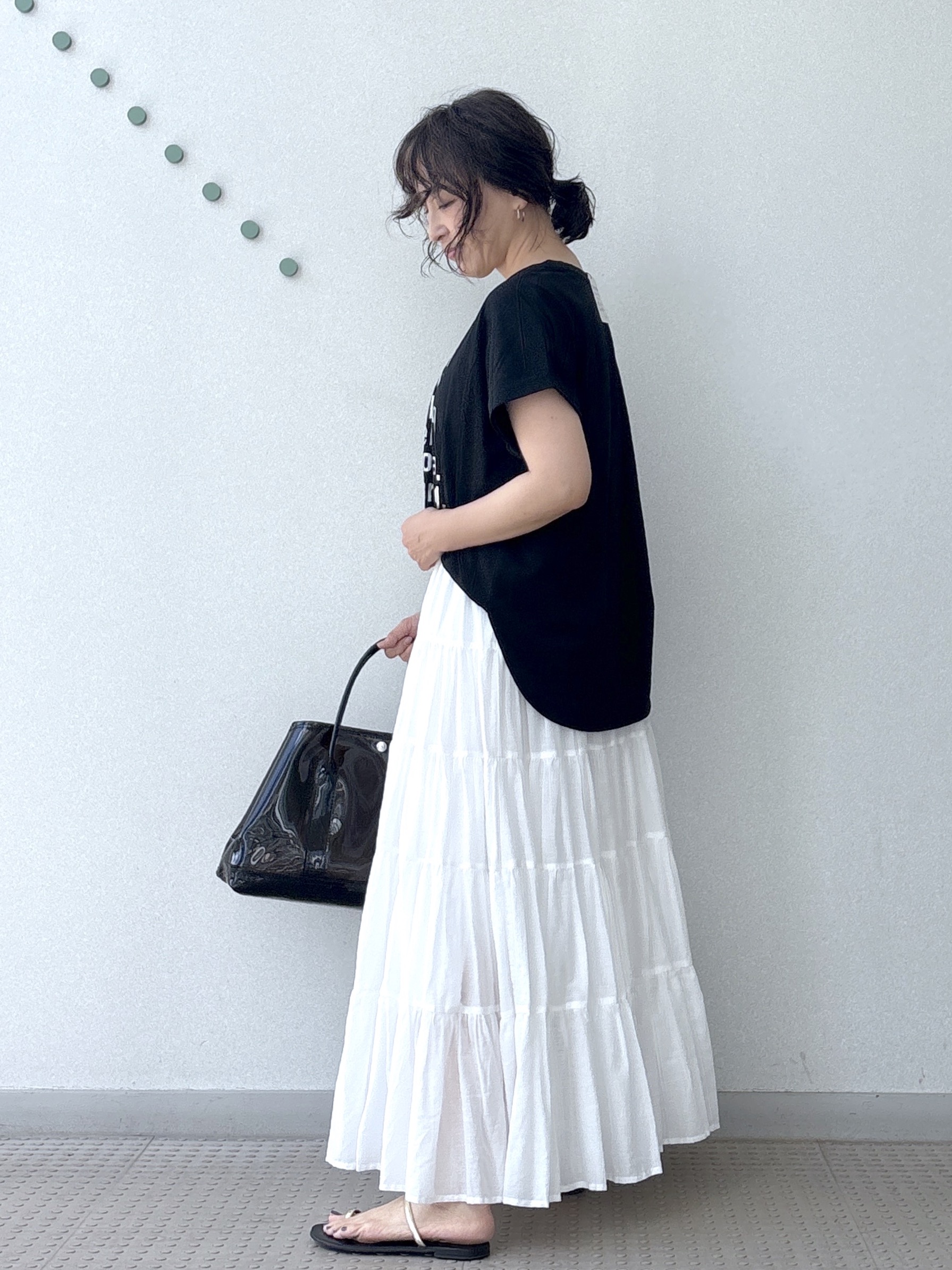 kawamuraさんの「DRESSTERIOR｜◆【箔ロゴ】箔プリントドルマンスリーブ Tシャツ」を使ったコーディネート