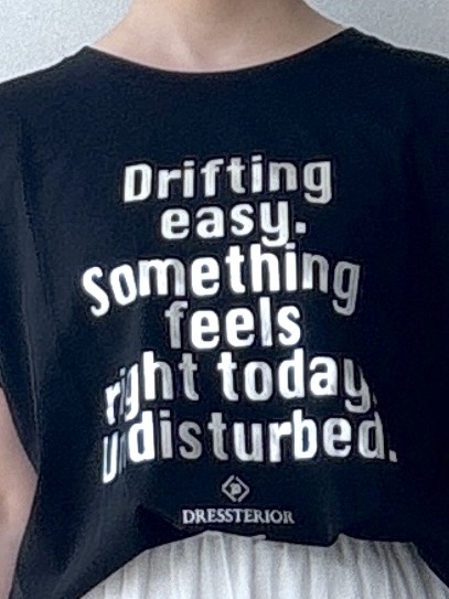 kawamuraさんの「DRESSTERIOR｜◆【箔ロゴ】箔プリントドルマンスリーブ Tシャツ」を使ったコーディネート