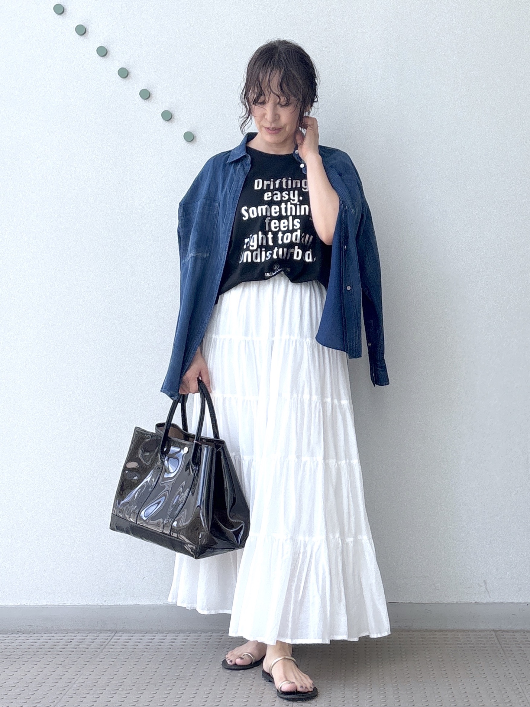 kawamuraさんの「DRESSTERIOR｜【涼しく着映え】シアーデニムシャツ」を使ったコーディネート