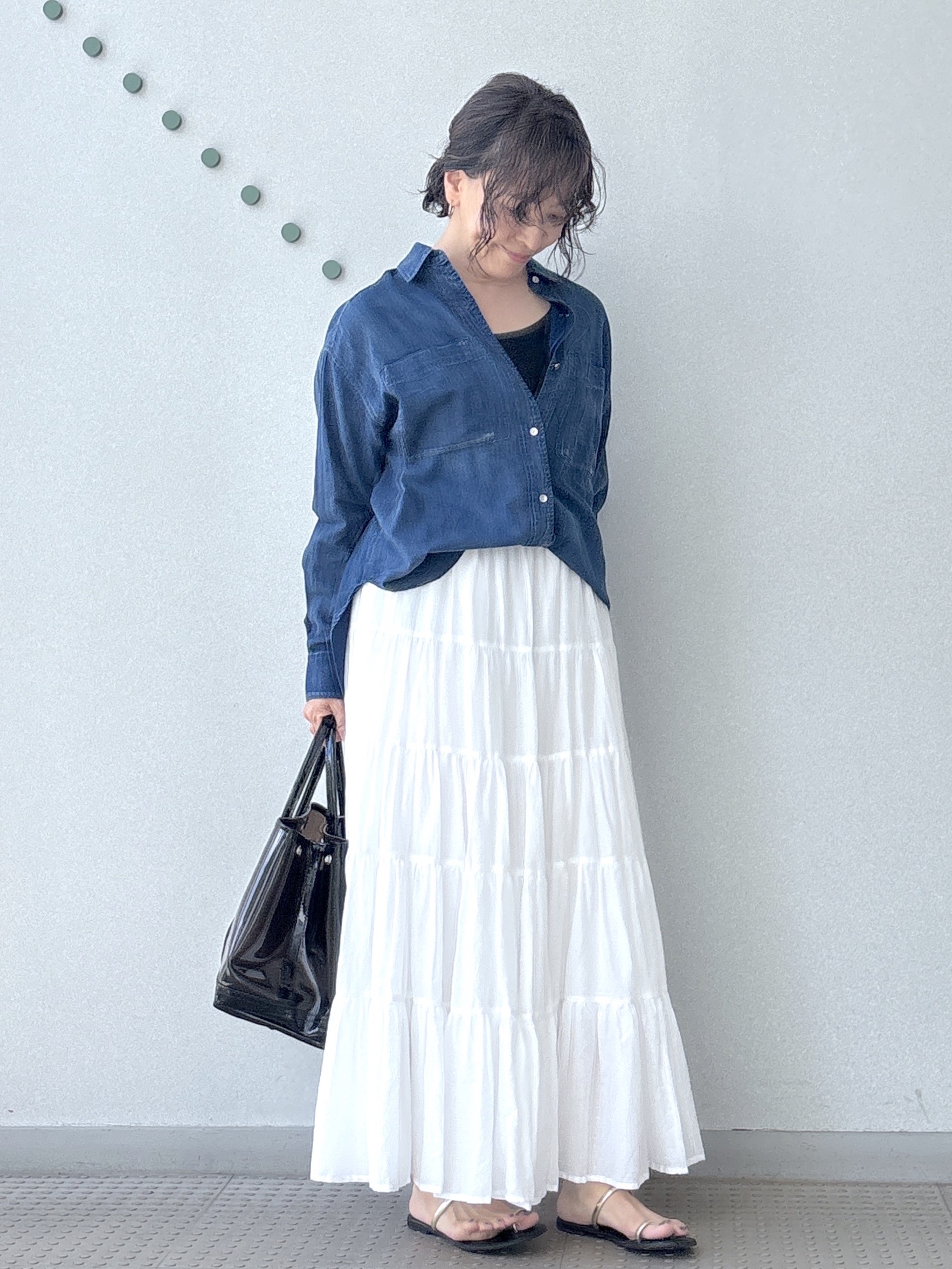 kawamuraさんの「DRESSTERIOR｜【涼しく着映え】シアーデニムシャツ」を使ったコーディネート