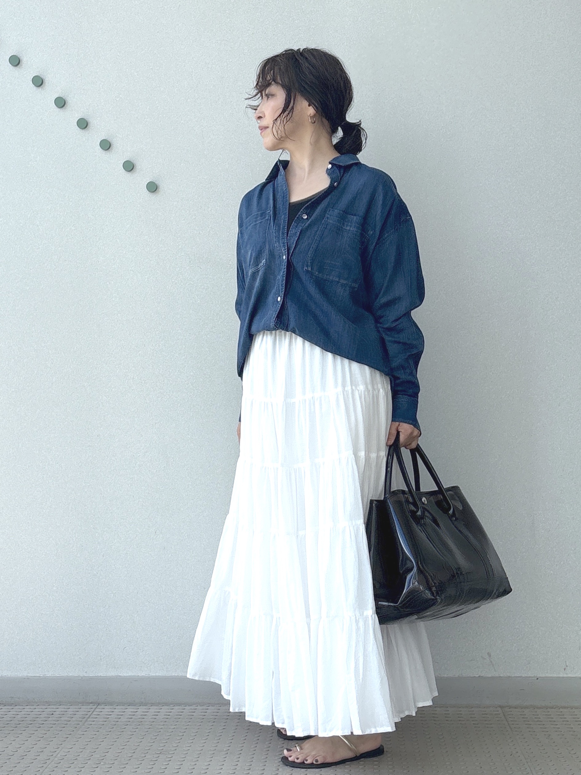 kawamuraさんの「DRESSTERIOR｜【涼しく着映え】シアーデニムシャツ」を使ったコーディネート