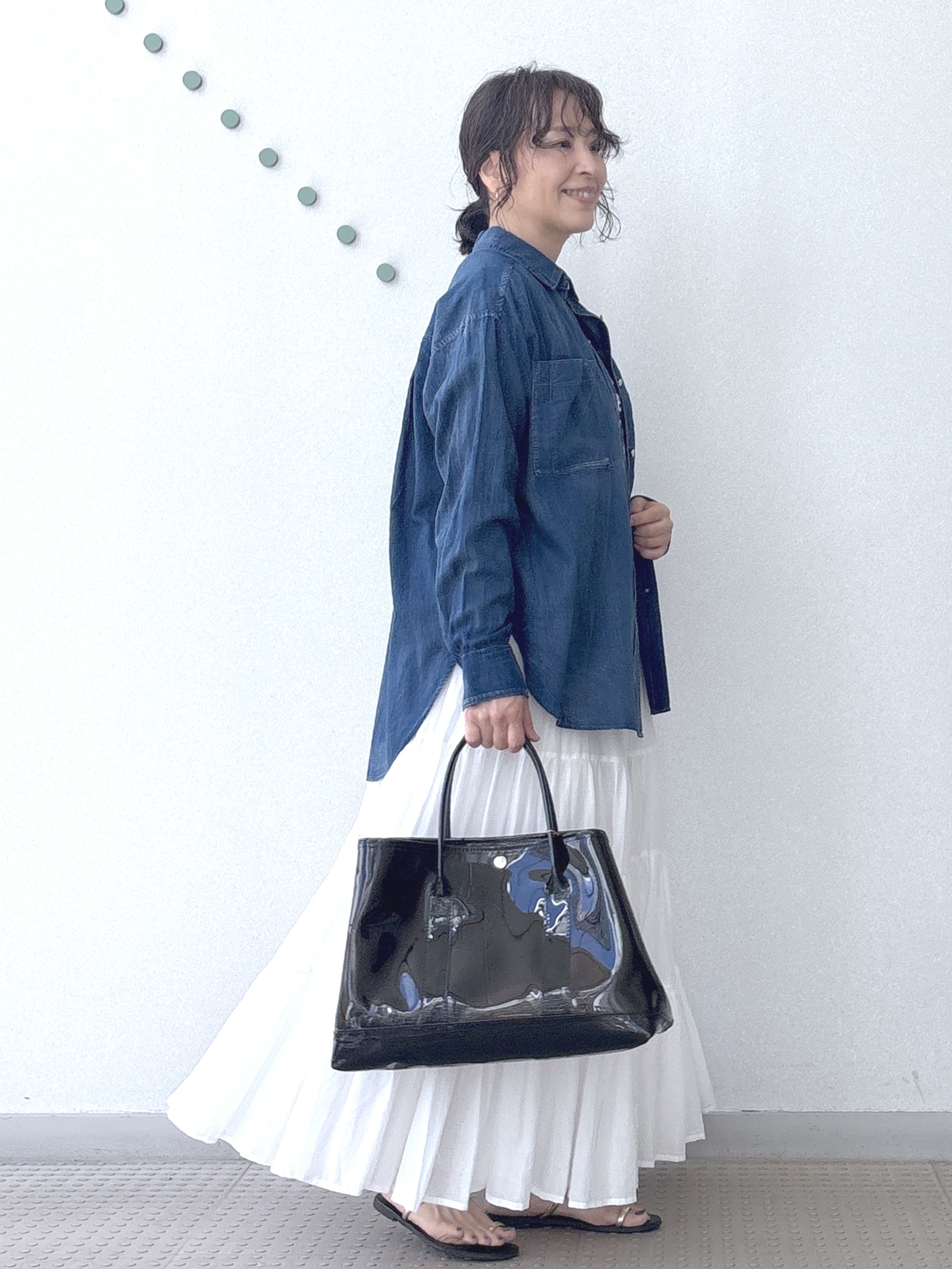 kawamuraさんの「DRESSTERIOR｜【涼しく着映え】シアーデニムシャツ」を使ったコーディネート