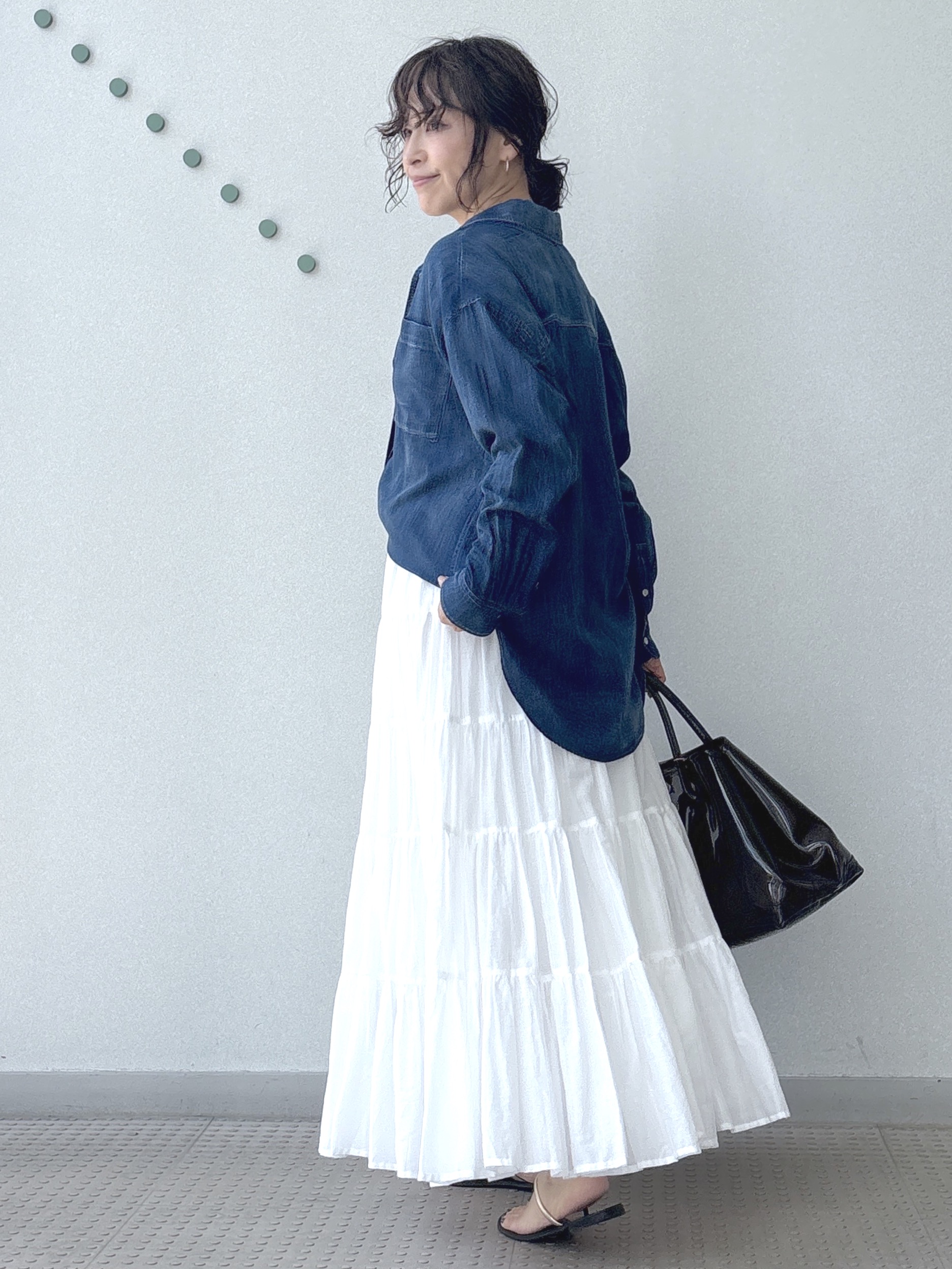 kawamuraさんの「DRESSTERIOR｜【涼しく着映え】シアーデニムシャツ」を使ったコーディネート