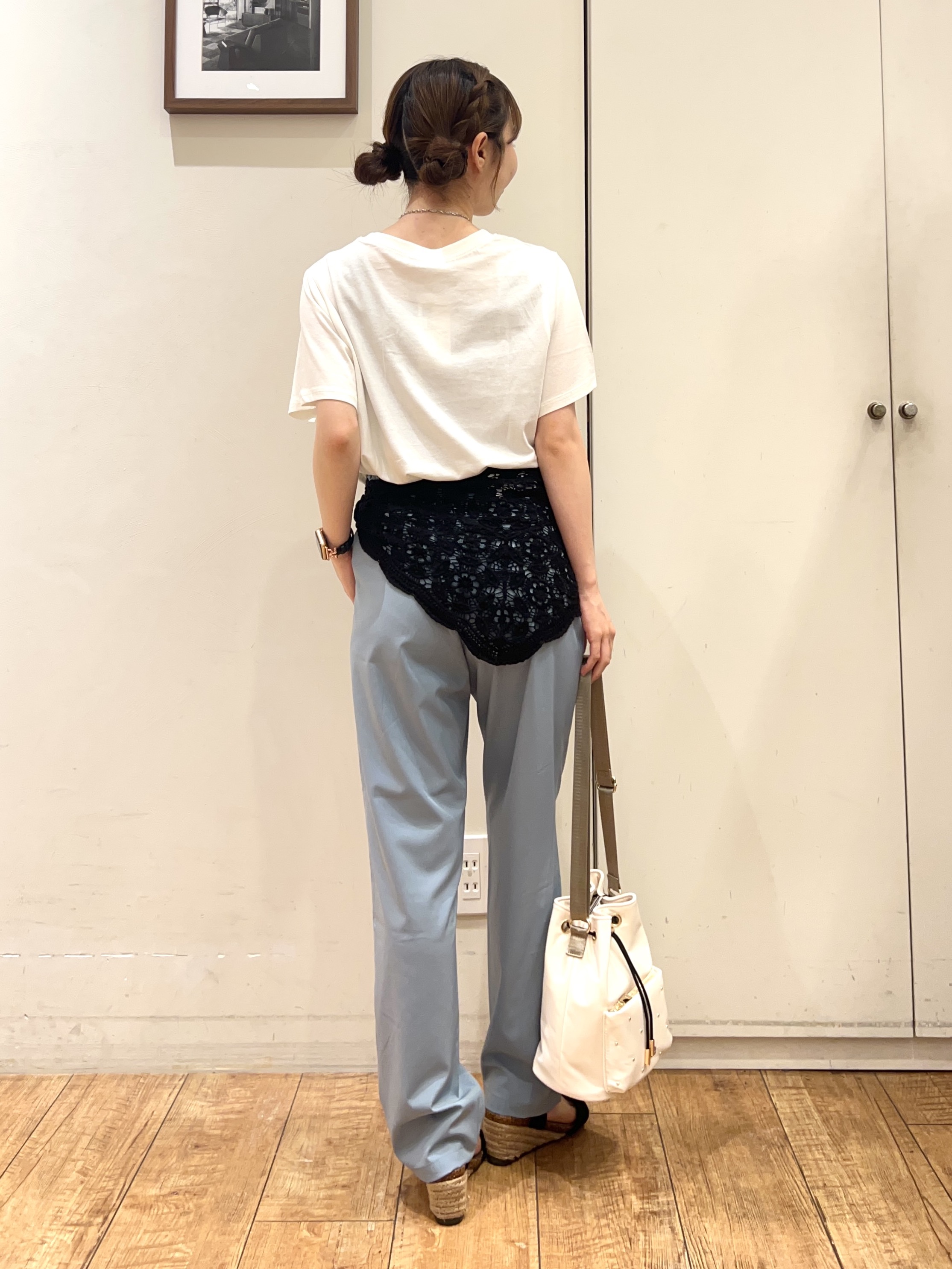 AIRIさんの「SHOO･LA･RUE｜【S-LL/洗濯機可】大人のベーシックカラープリントTシャツ」を使ったコーディネート