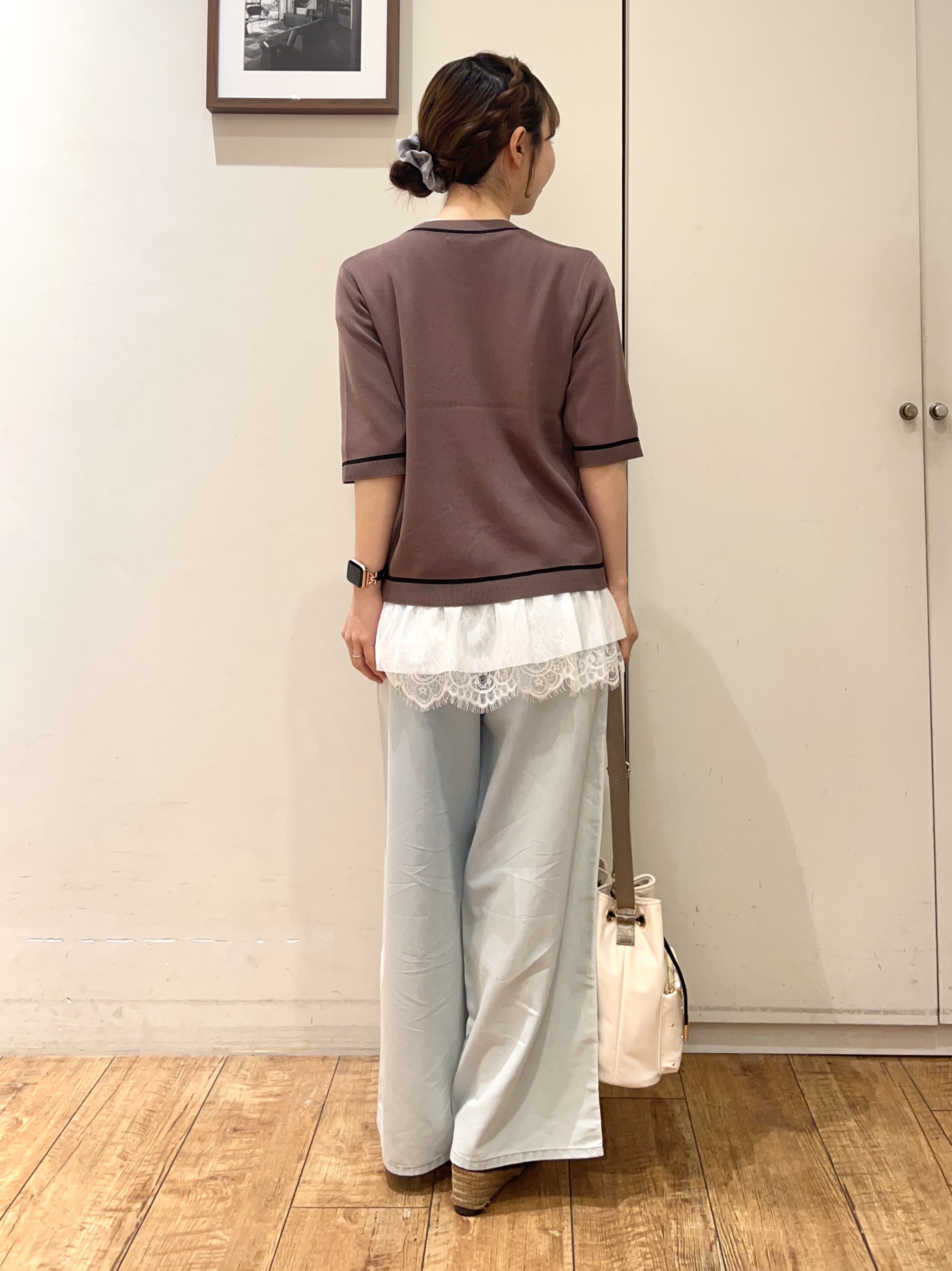 AIRIさんの「SHOO･LA･RUE｜【UV/S-LL/洗濯機可】毛玉になりにくい 配色5分袖カーディガン」を使ったコーディネート
