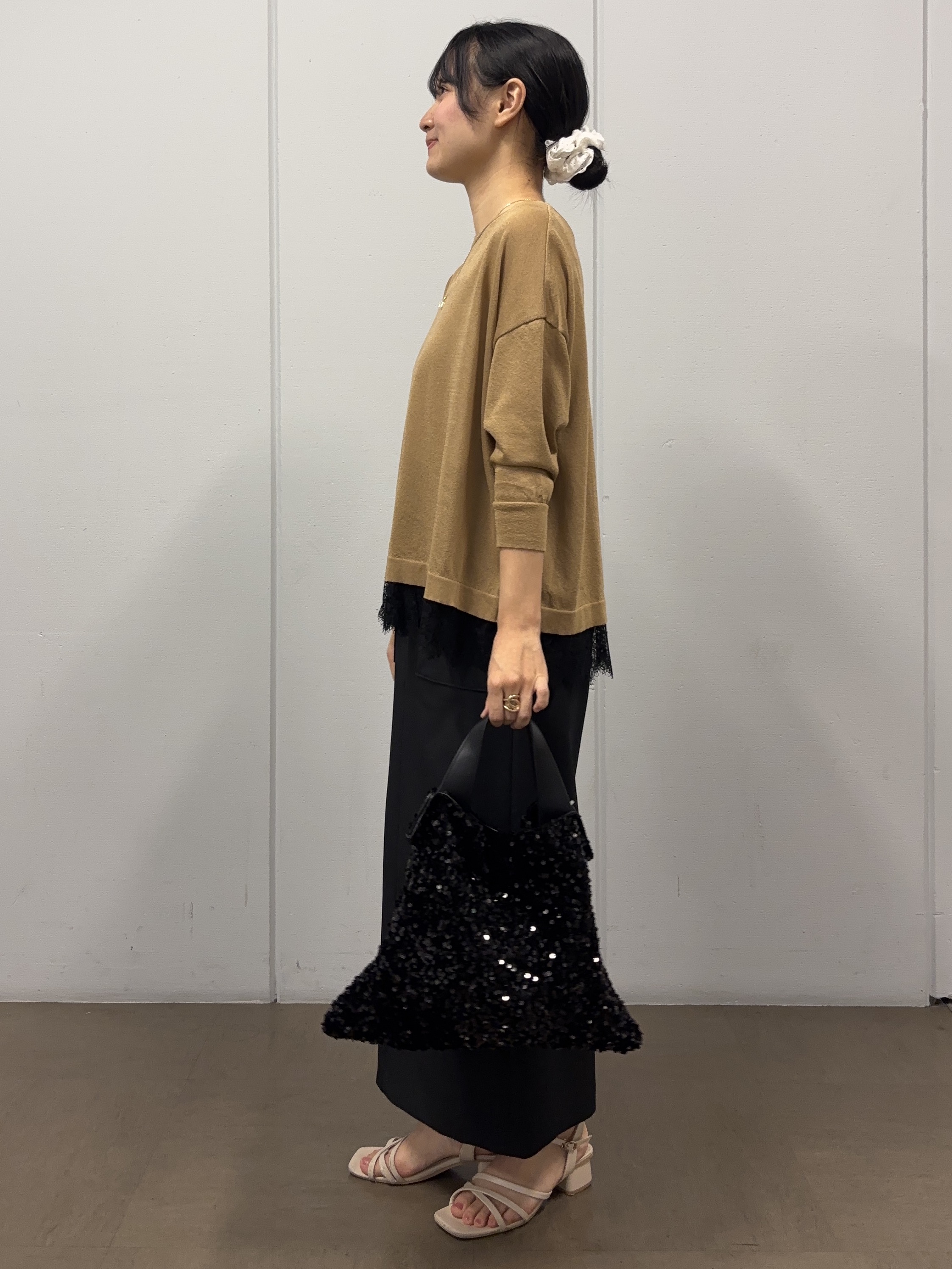岩本優さんの「UNTITLED｜【一枚で着映え】レースドッキングニットプルオーバー」を使ったコーディネート