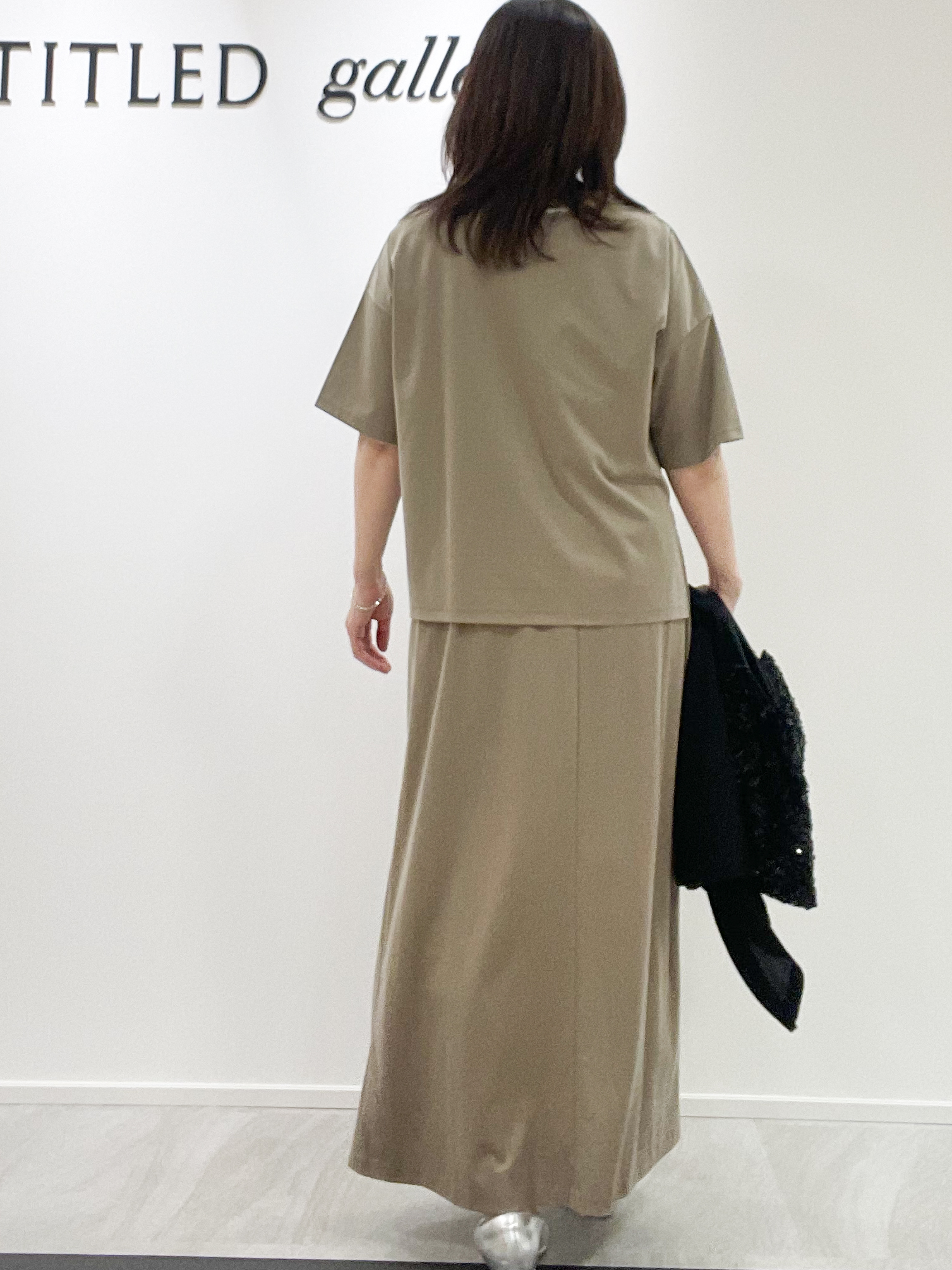 めいさんの「UNTITLED｜【きれいめTシャツ/セットアップ可】ヴィンテージライクプルオーバー」を使ったコーディネート