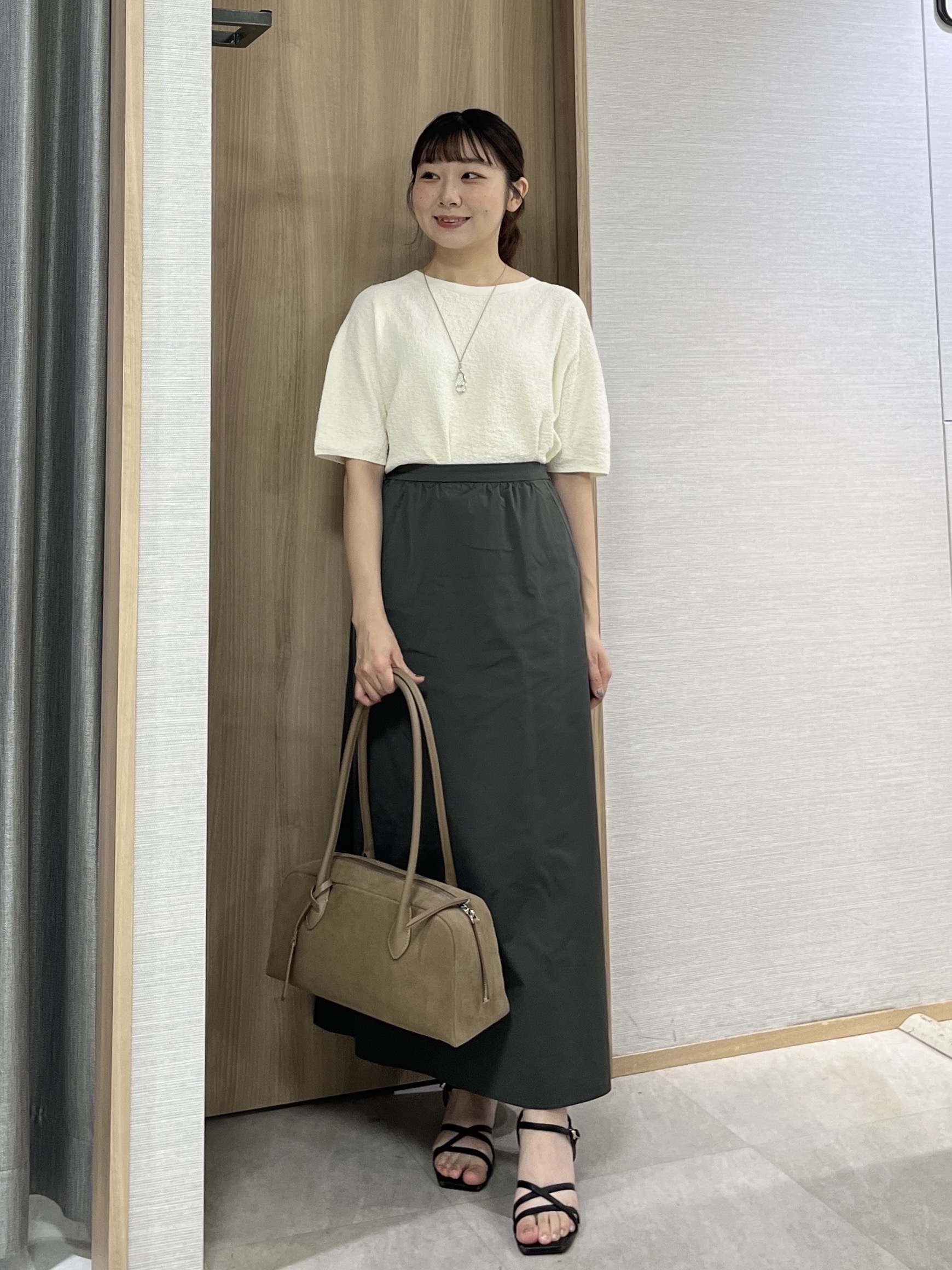 KAHOさんの「UNTITLED｜【セットアップ可/ストレッチ性】ドライタッチニットプルオーバー」を使ったコーディネート