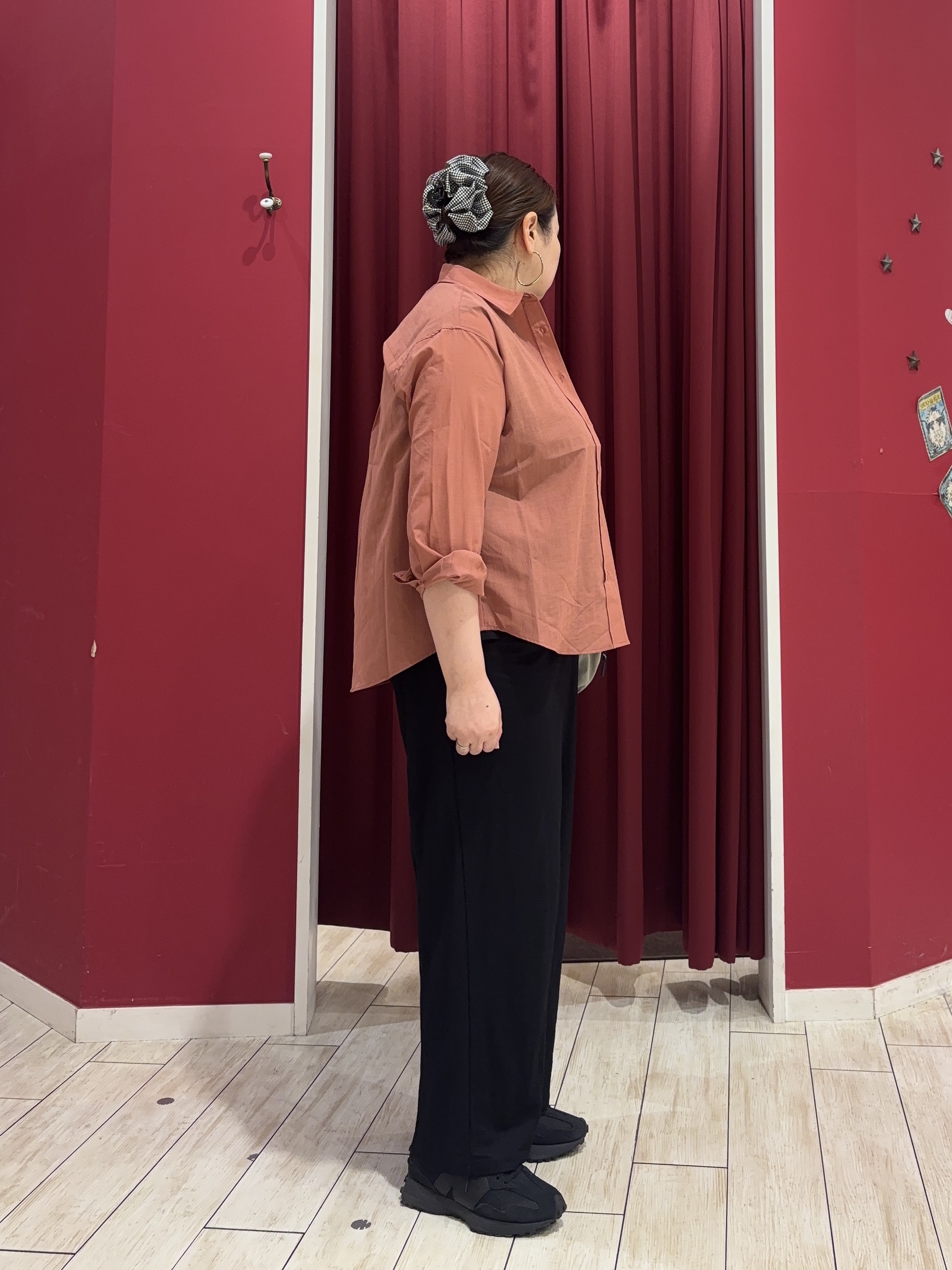 KOZAさんの「SHOO･LA･RUE｜【通気性〇/S-LL/洗濯機可】羽織にも使いやすい きちんとベーシックシャツ」を使ったコーディネート