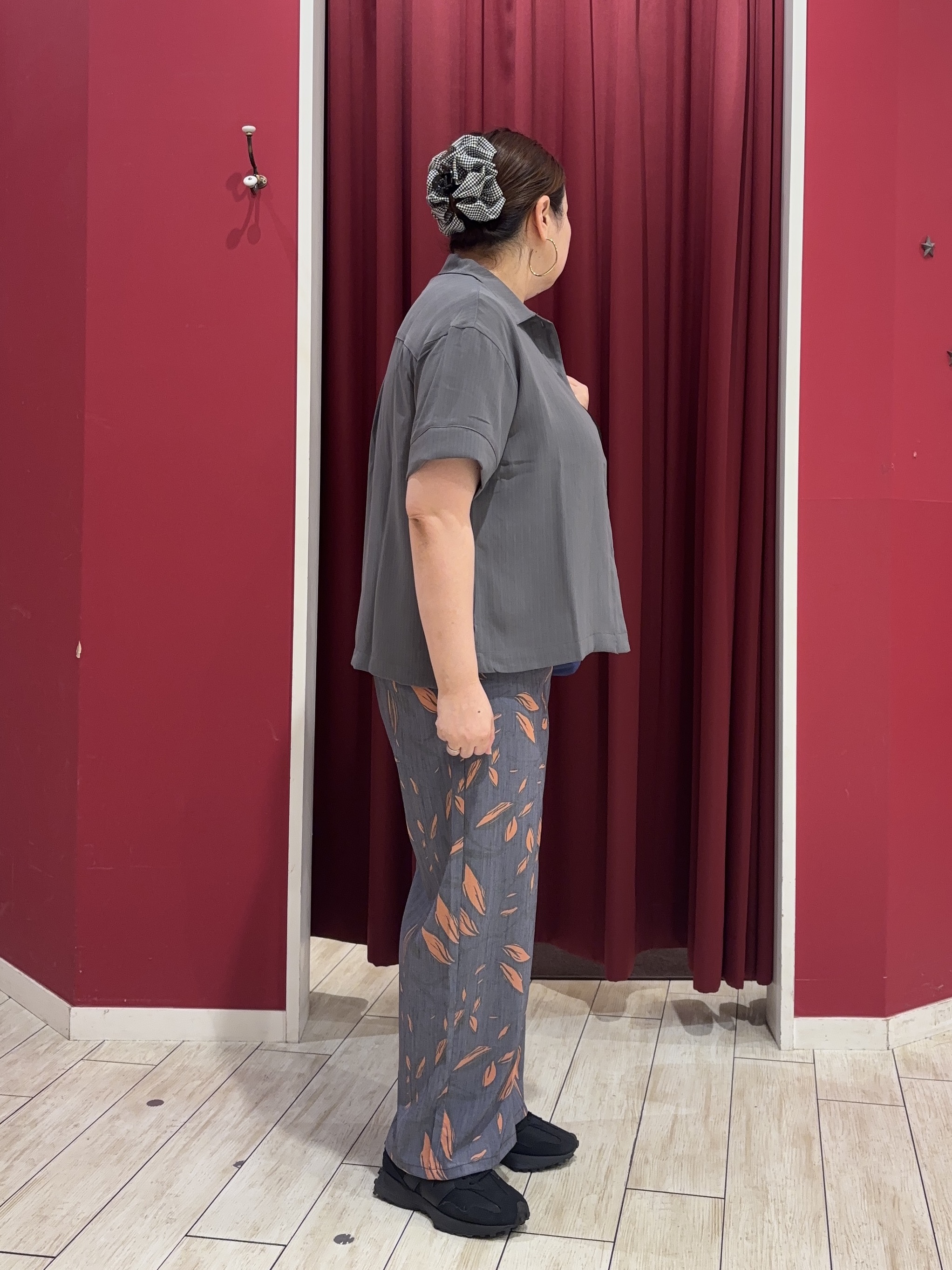 KOZAさんの「SHOO･LA･RUE｜【通気性〇/UV/S-LL】洗濯後しわになりにくい とろみストライプシャツ」を使ったコーディネート