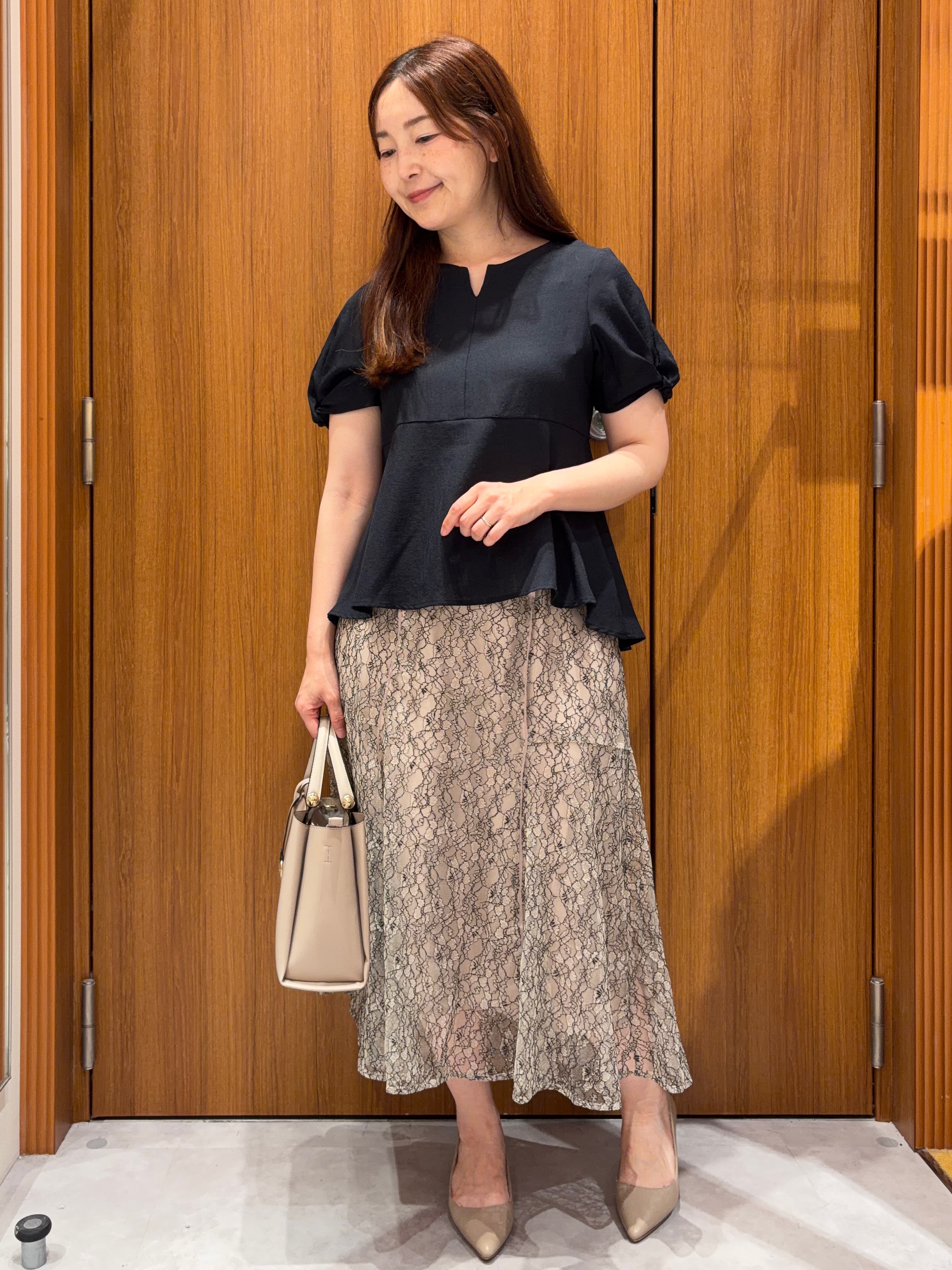 アスカさんの「index｜【接触冷感／吸水速乾】キーネックペプラムブラウス《洗濯機OK》」を使ったコーディネート