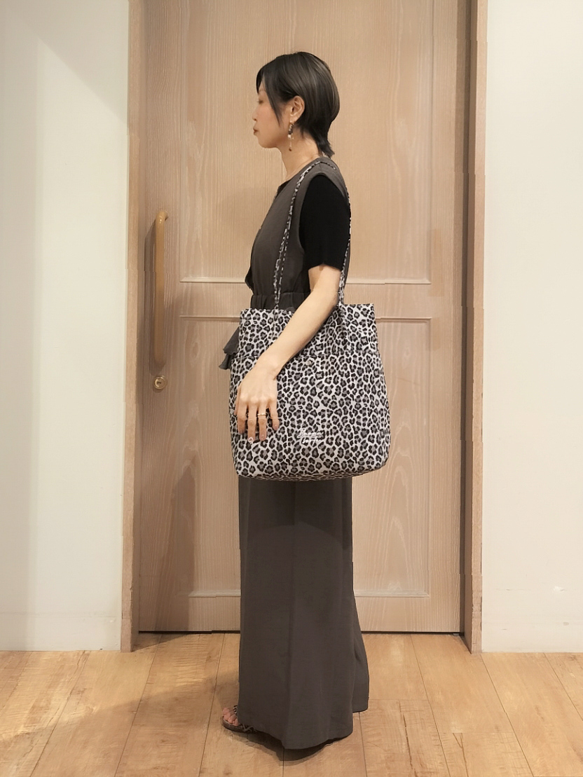 YUKIさんの「SHOO･LA･RUE｜【毛玉になりにくい/洗濯機可/S-LL】大人上品な 5分袖スクエアトップス」を使ったコーディネート