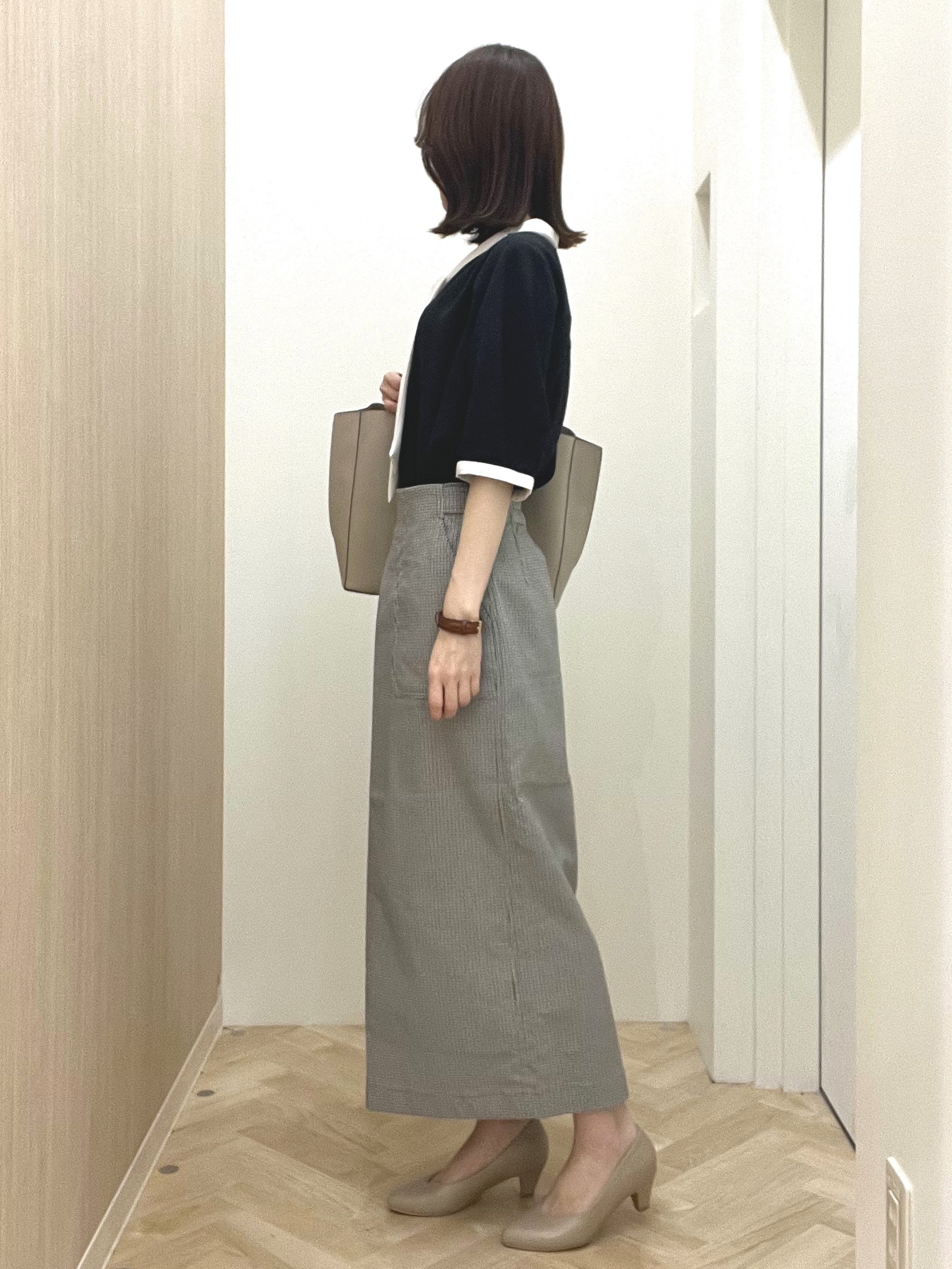  おまつさんの「grove｜【洗濯機OK/シワになりにくい】1枚で華やぐ配色ボウタイブラウス」を使ったコーディネート