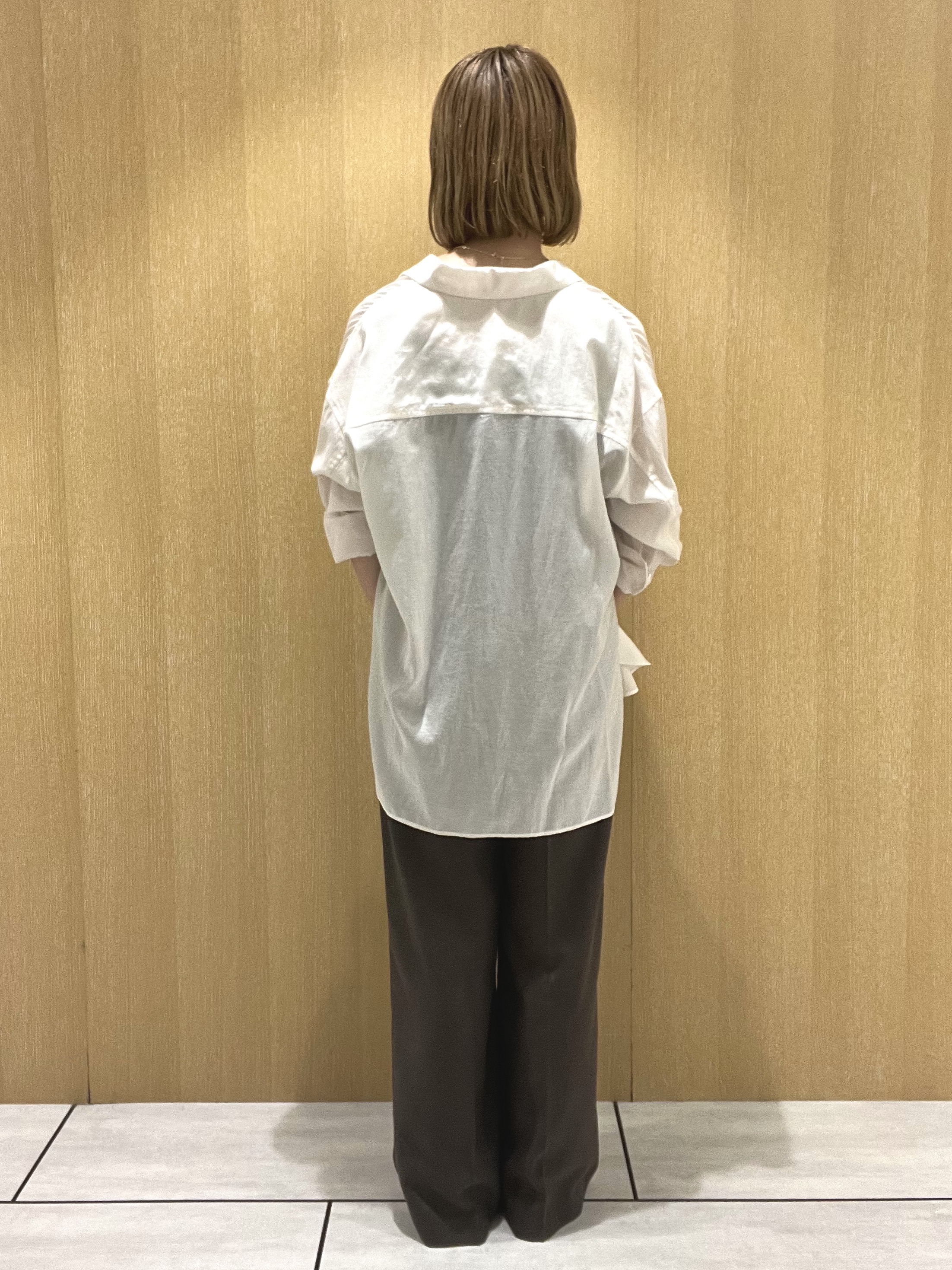yoshieさんの「UNTITLED｜【秋羽織り/肌に張り付きにくい】シルキータッチシアーシャツ」を使ったコーディネート