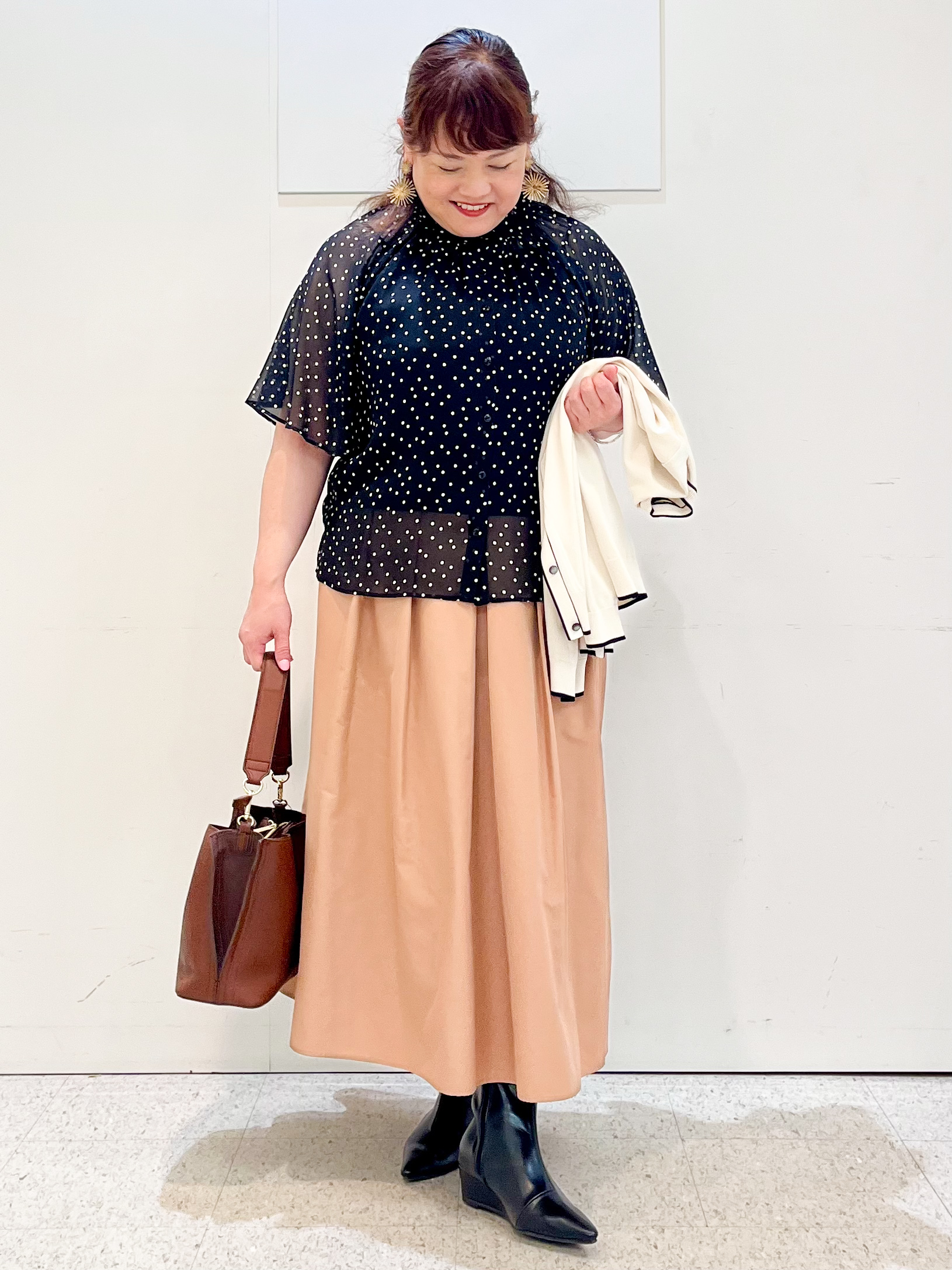 kimmyさんの「Reflect｜【セットアップ／手洗い可】ドット柄シアーブラウス」を使ったコーディネート