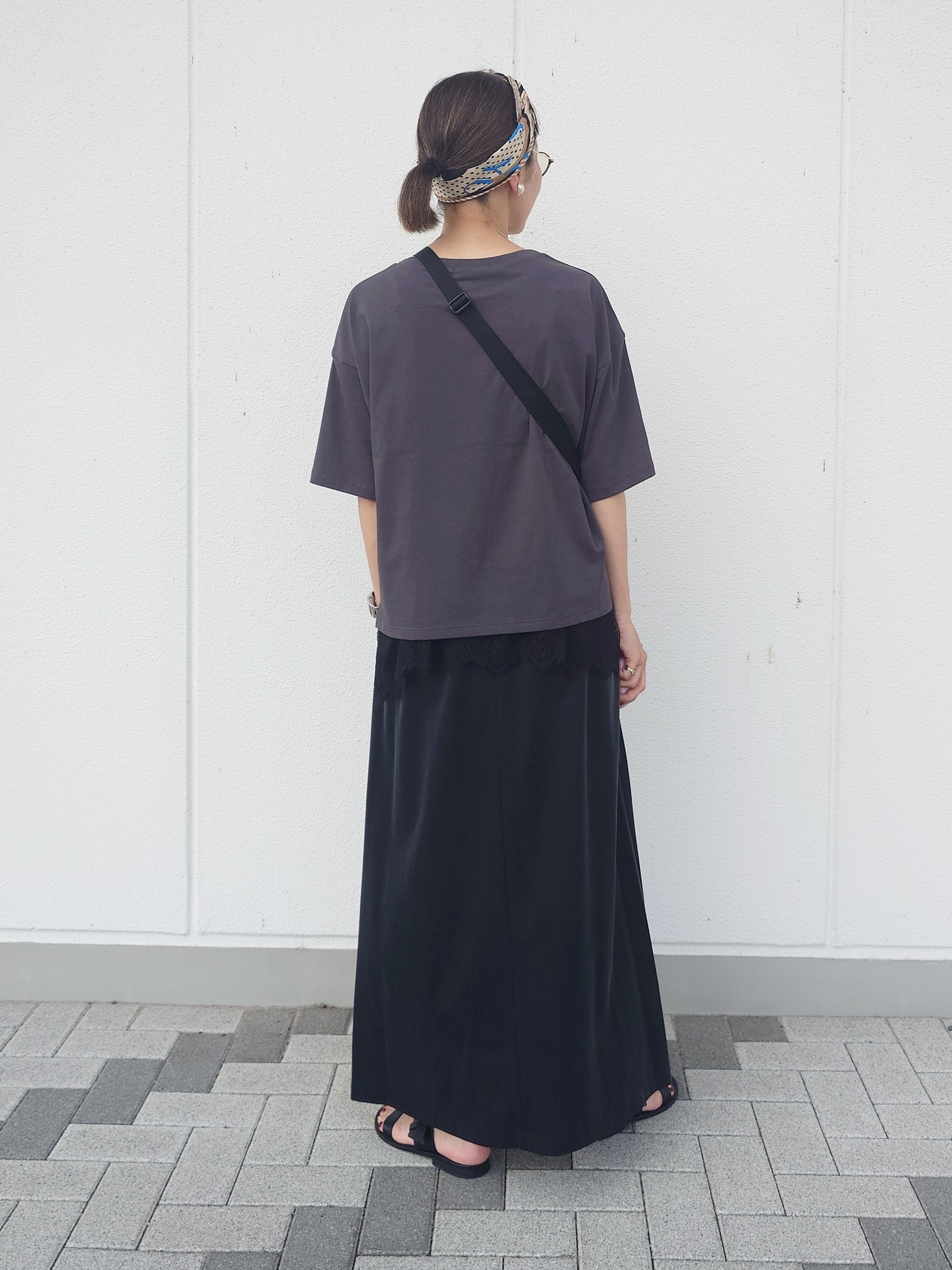 MUTSUKOさんの「UNTITLED｜【1枚でもセットでも】レースキャミ付きプルオーバー」を使ったコーディネート