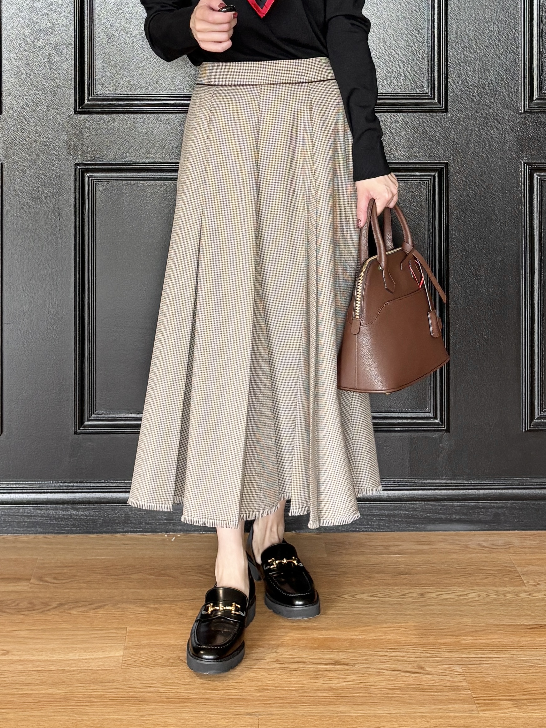 清水夏姫さんの「DRESSTERIOR｜レオパードシルクスカーフ」を使ったコーディネート