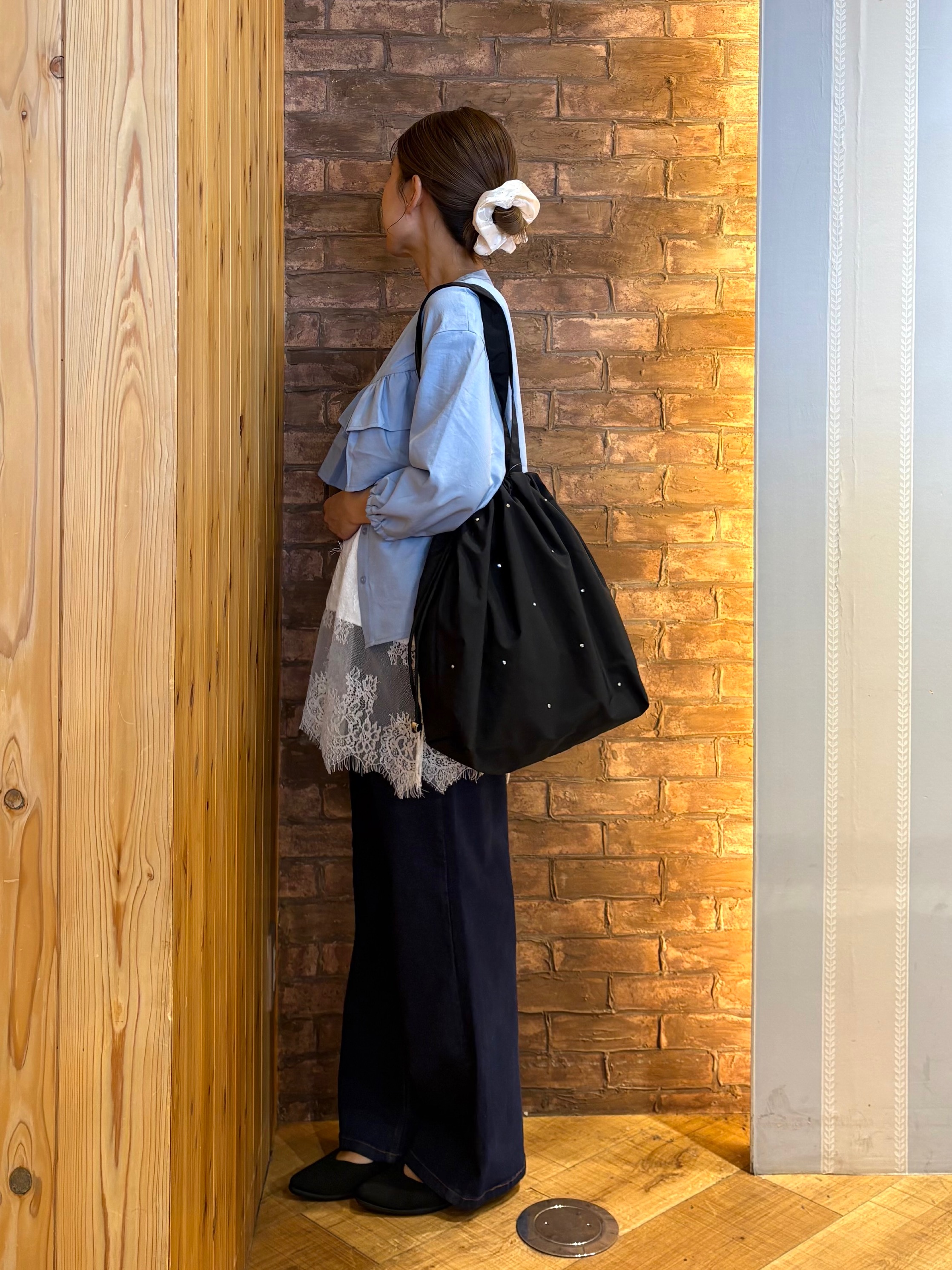 mieさんの「SHOO･LA･RUE｜【S-LL/洗濯機可】1枚で華やか ティアードフリルブラウス」を使ったコーディネート
