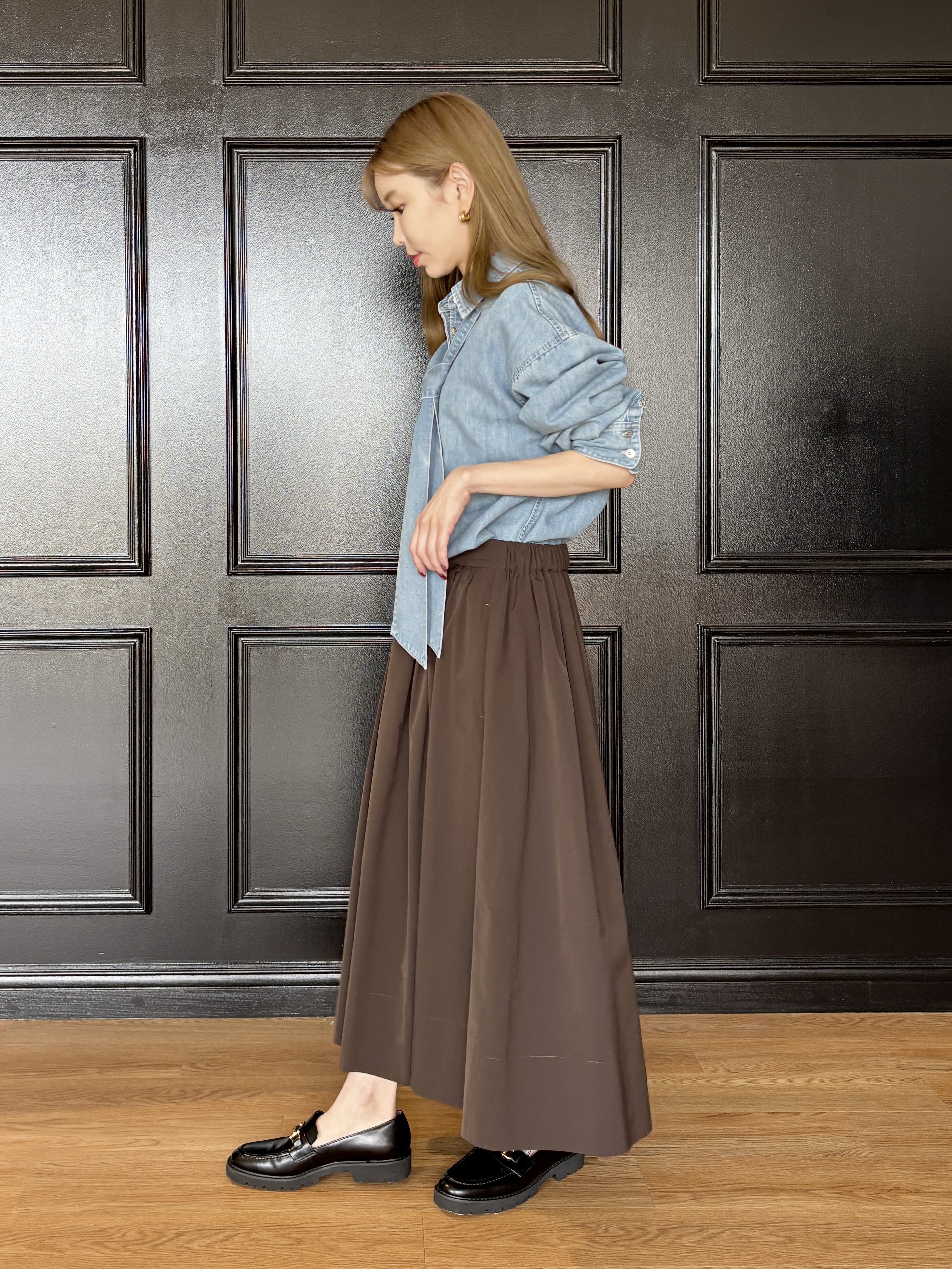 清水夏姫さんの「DRESSTERIOR｜【取り外し可能】2WAY ボウタイデニムシャツ」を使ったコーディネート