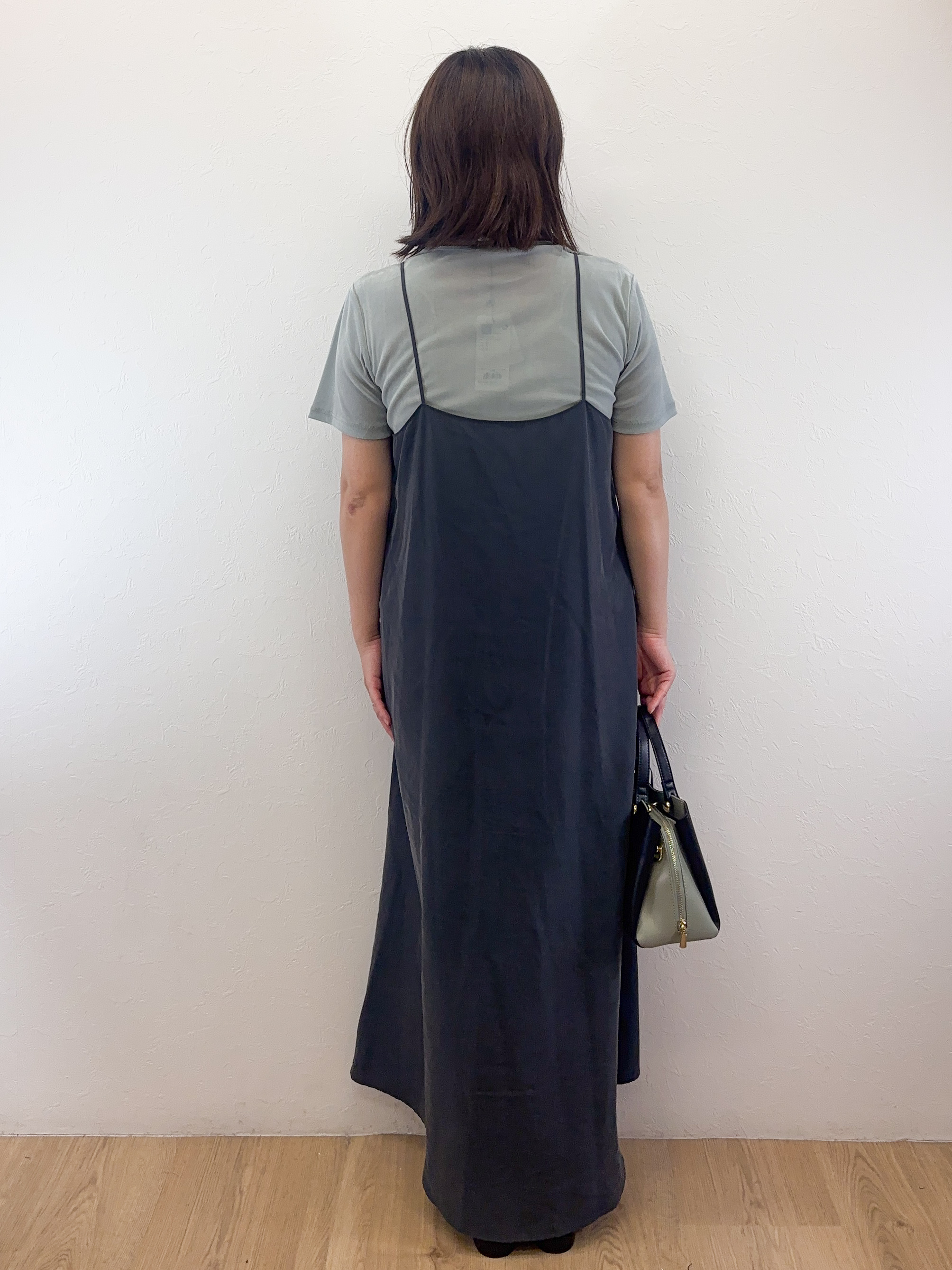 Takeさんの「OPAQUE.CLIP｜【接触冷感】サテンキャミワンピース《前後2WAY／洗濯機OK》」を使ったコーディネート