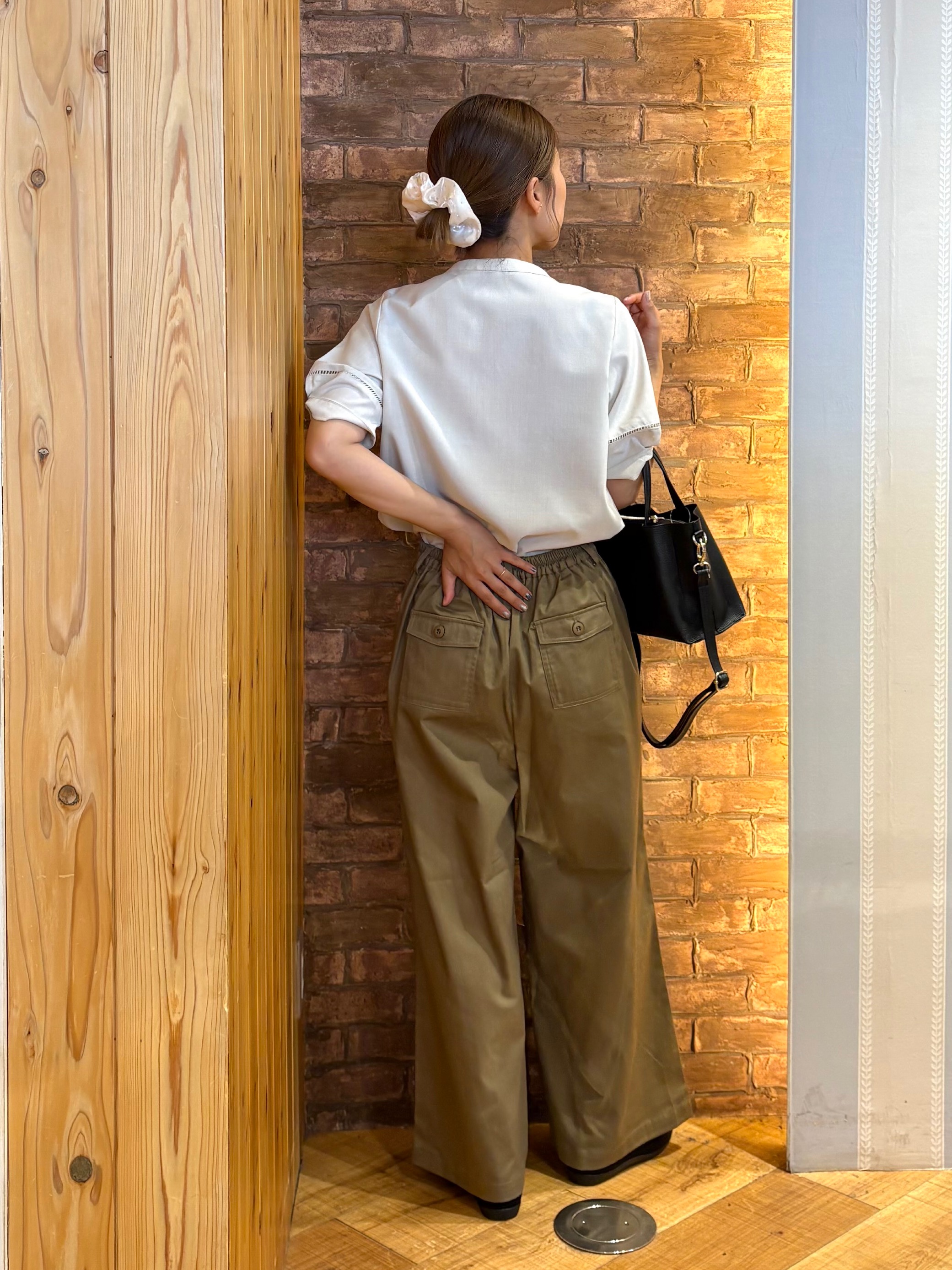 mieさんの「SHOO･LA･RUE｜【洗濯後しわになりにくい/インせずきまる】シンプルだけど女性らしい 麻調スキッパーブラウス」を使ったコーディネート