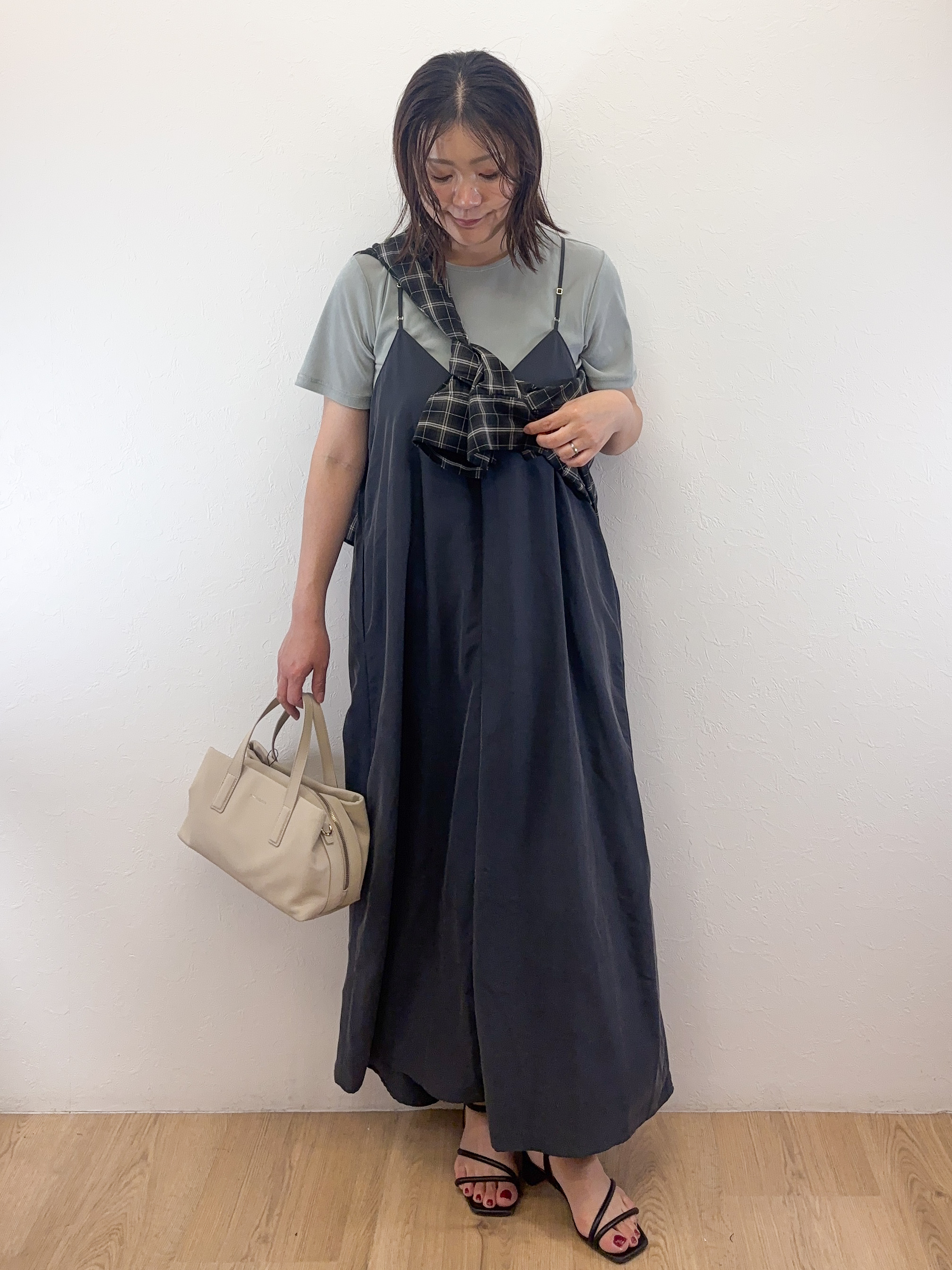 Takeさんの「OPAQUE.CLIP｜【接触冷感】サテンキャミワンピース《前後2WAY／洗濯機OK》」を使ったコーディネート