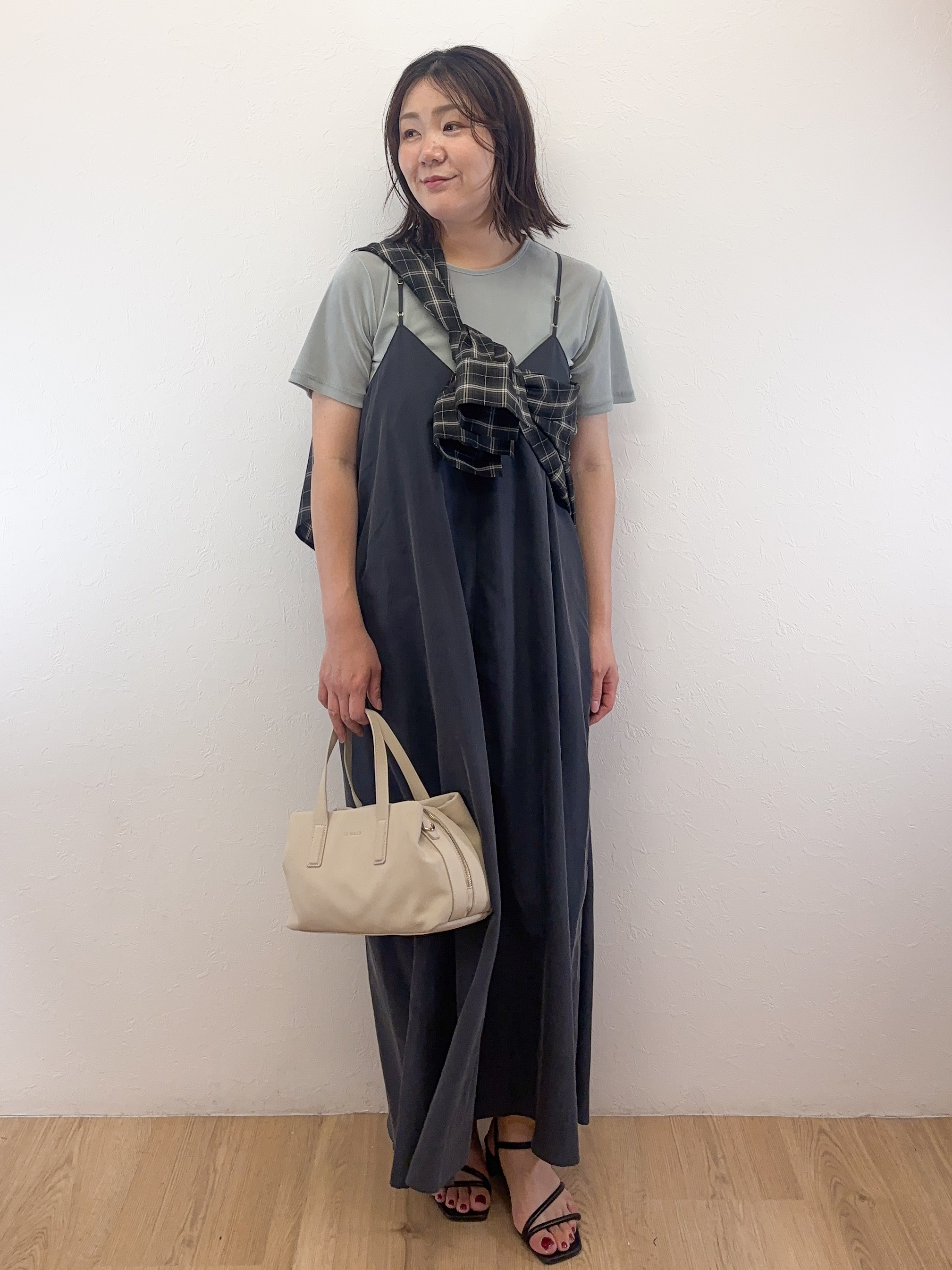 Takeさんの「OPAQUE.CLIP｜【接触冷感】サテンキャミワンピース《前後2WAY／洗濯機OK》」を使ったコーディネート