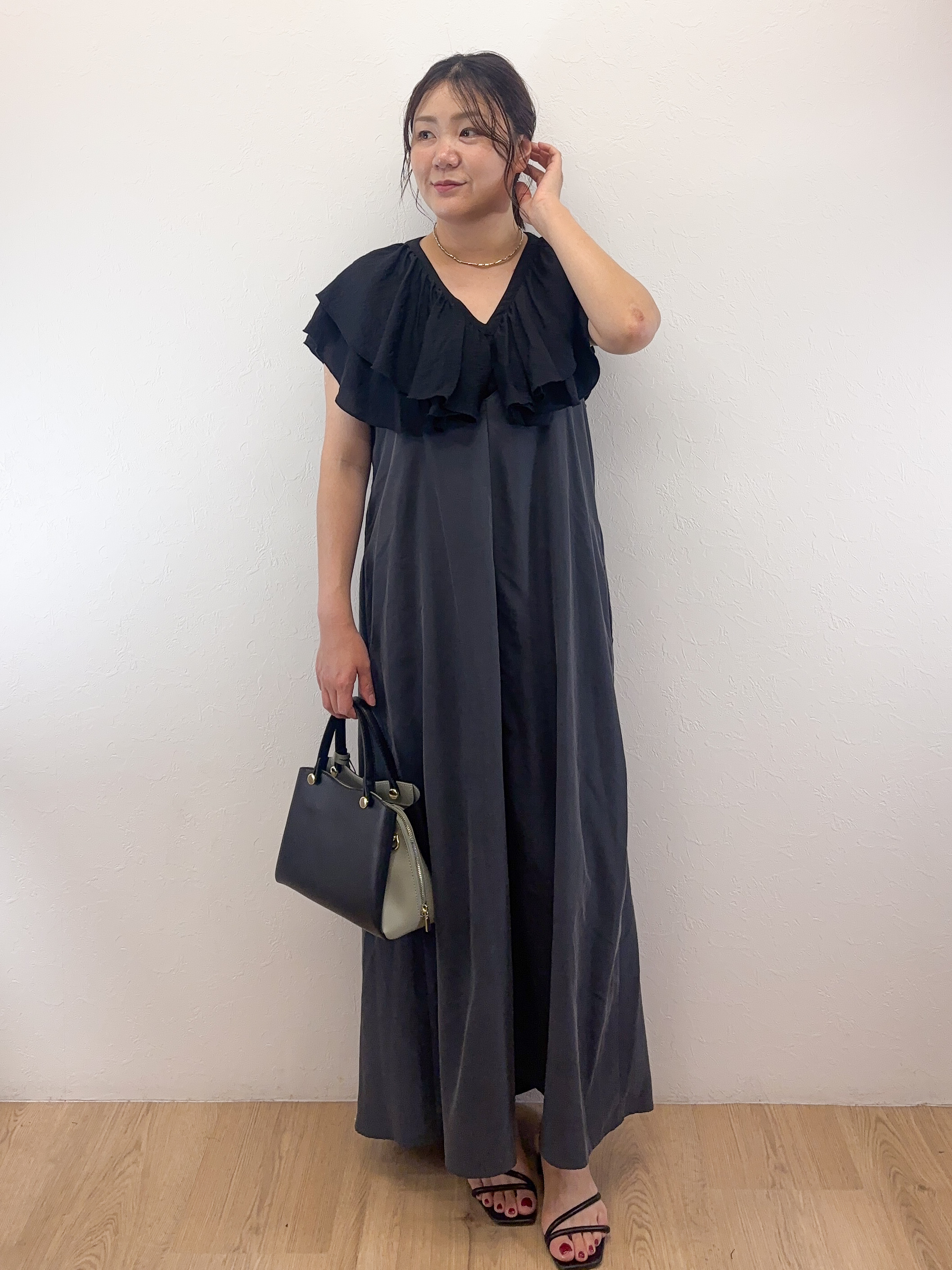 Takeさんの「OPAQUE.CLIP｜【接触冷感】サテンキャミワンピース《前後2WAY／洗濯機OK》」を使ったコーディネート