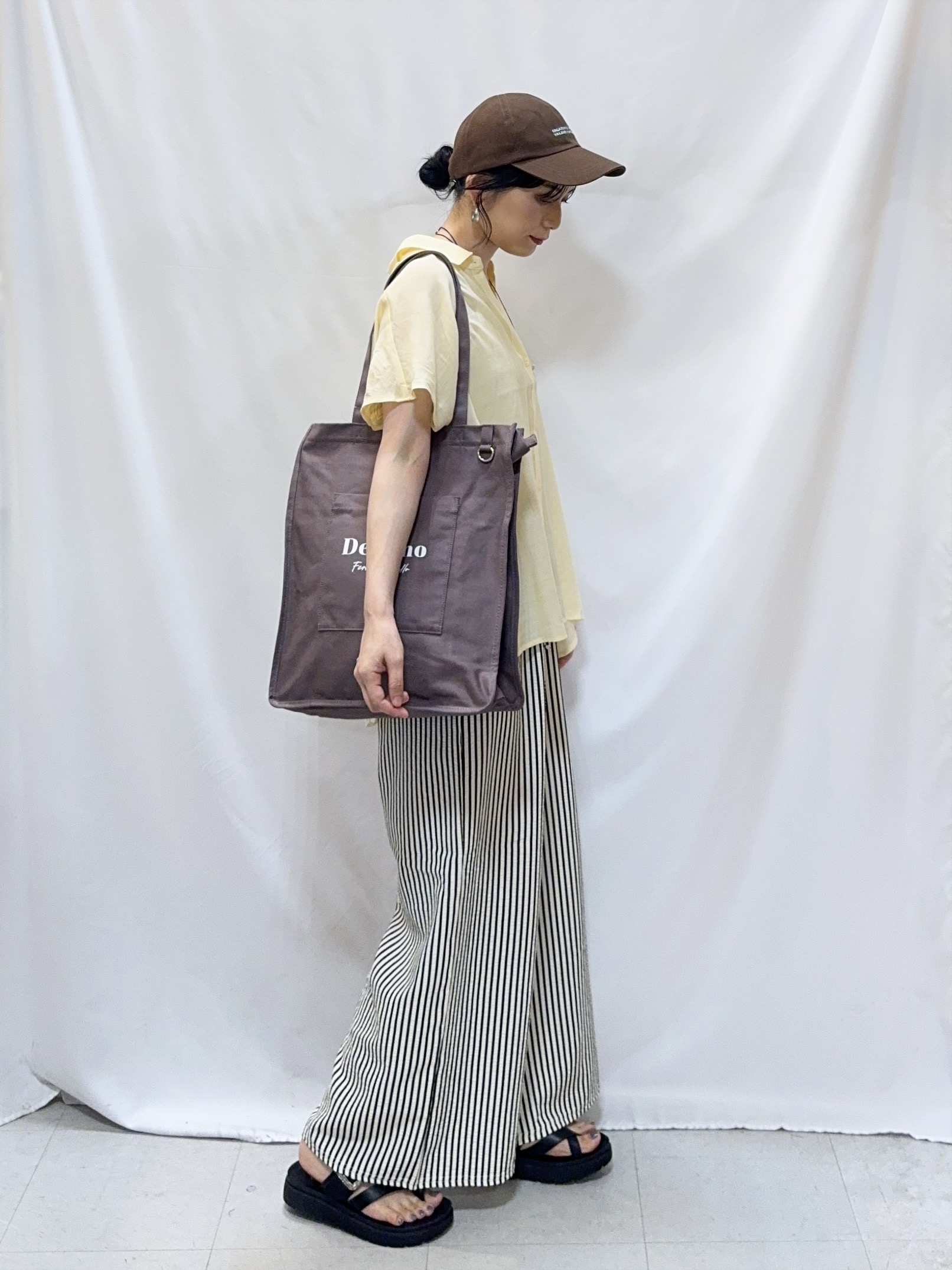 𝐇𝐢𝐫𝐨𝐦𝐢さんの「SHOO･LA･RUE｜【UV/洗濯機可】ほんのりシアーで上品な バックギャザーブラウス」を使ったコーディネート